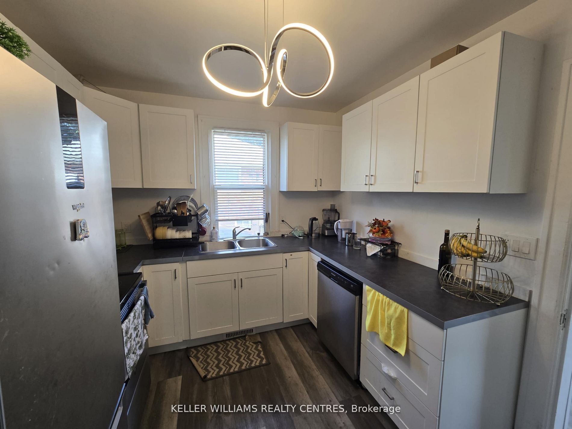 1868 Albert Road Property Photo 3