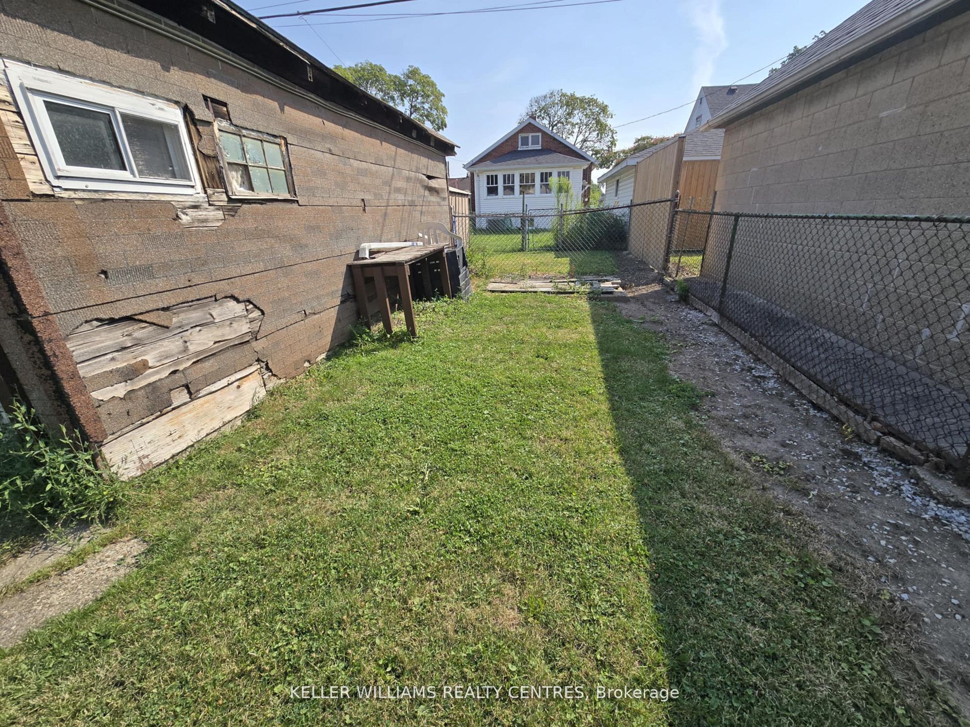 1868 Albert Road Property Photo 12