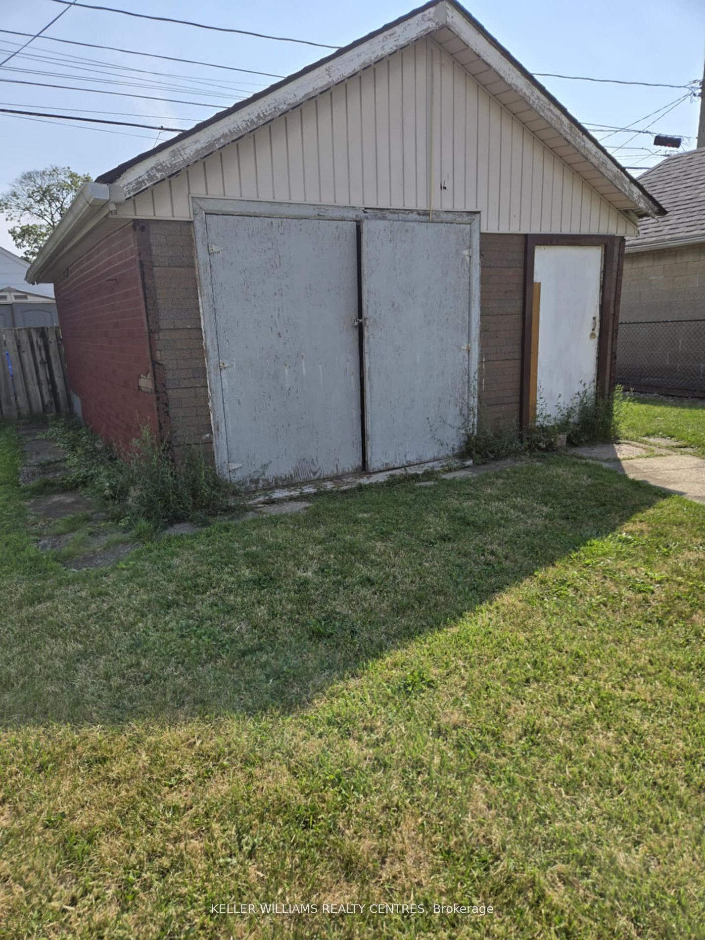 1868 Albert Road Property Photo 14