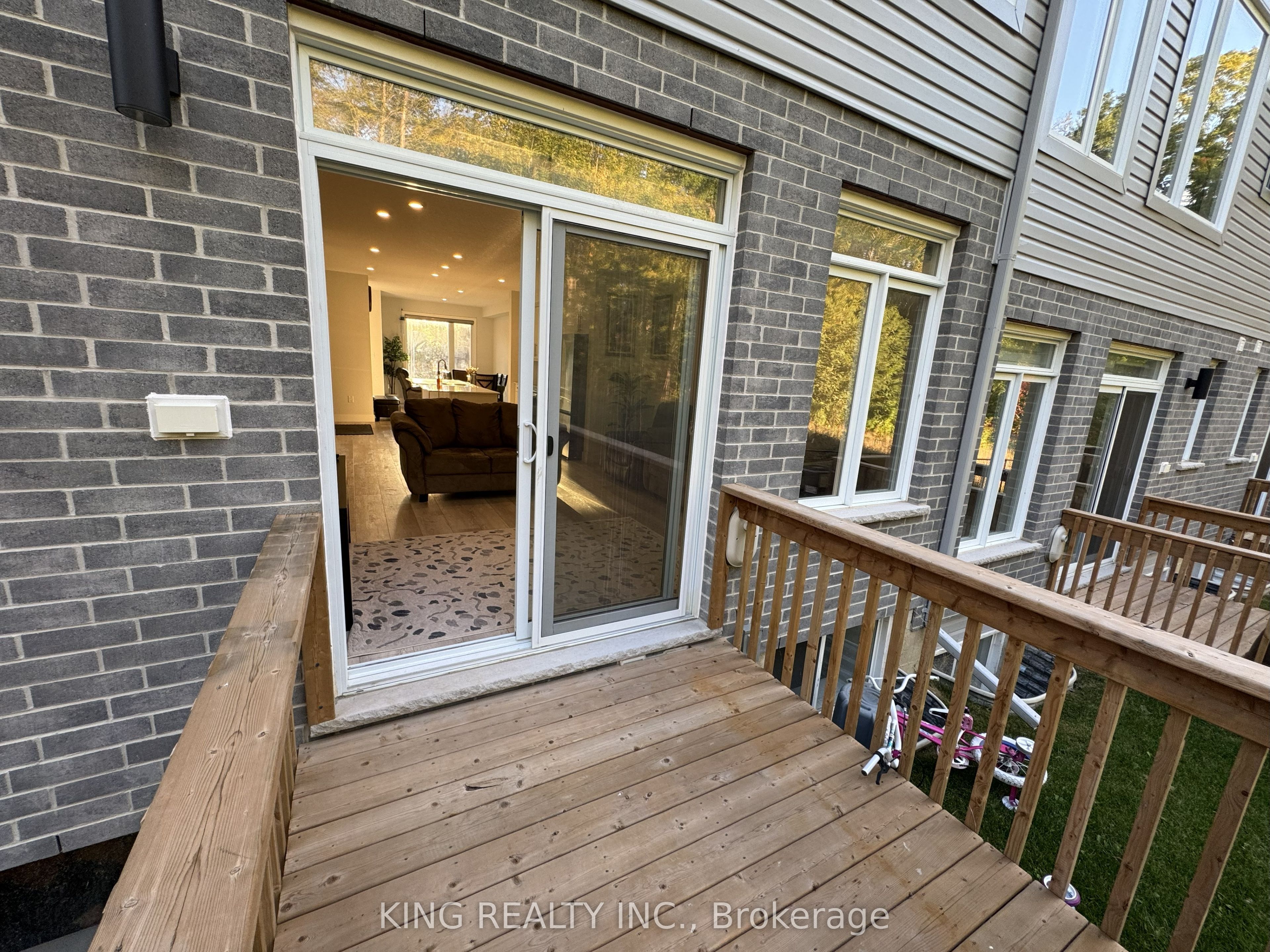 990 Deveron Crescent 45 Property Photo 21