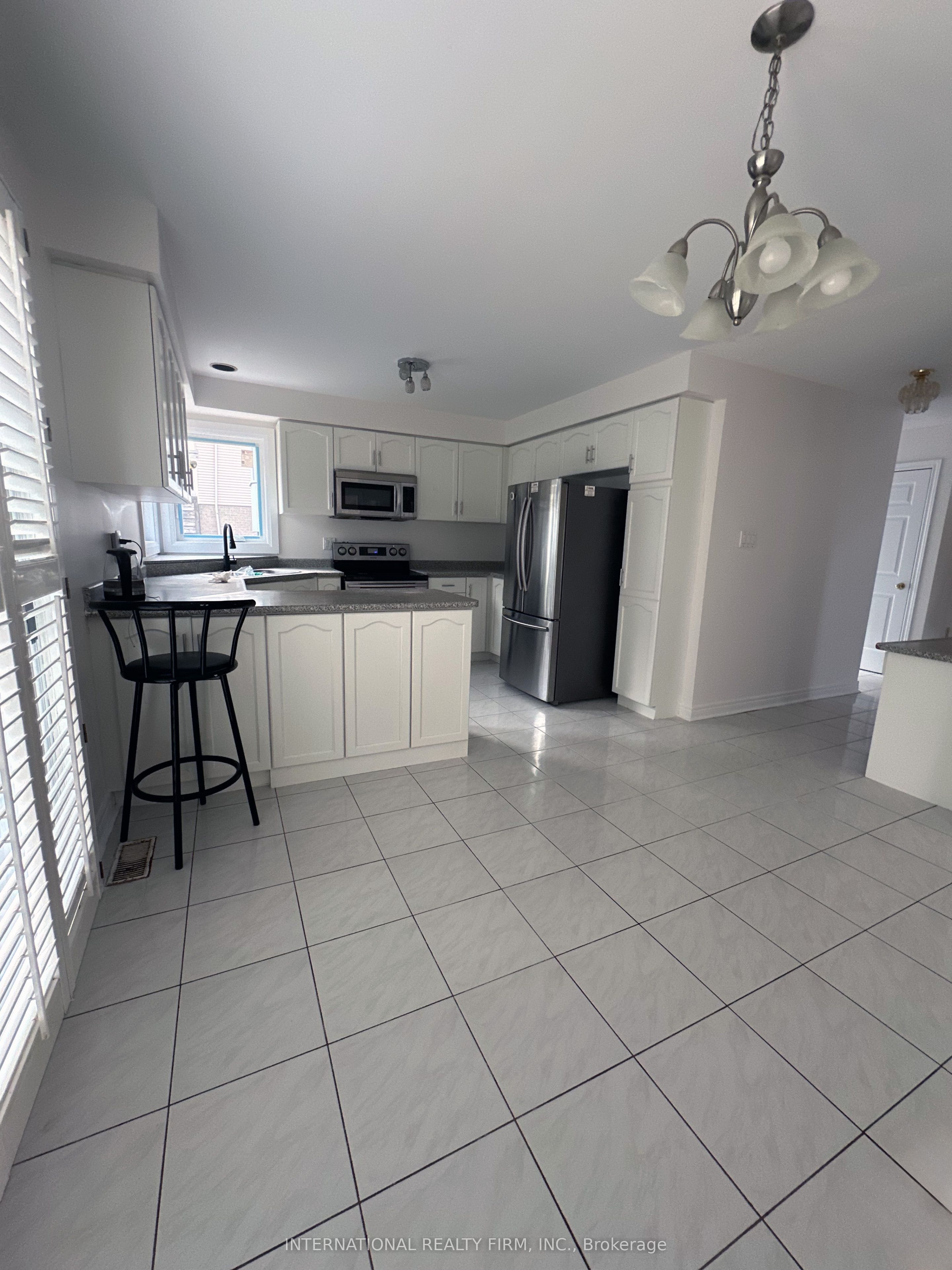 43 Falconridge Drive Property Photo 7
