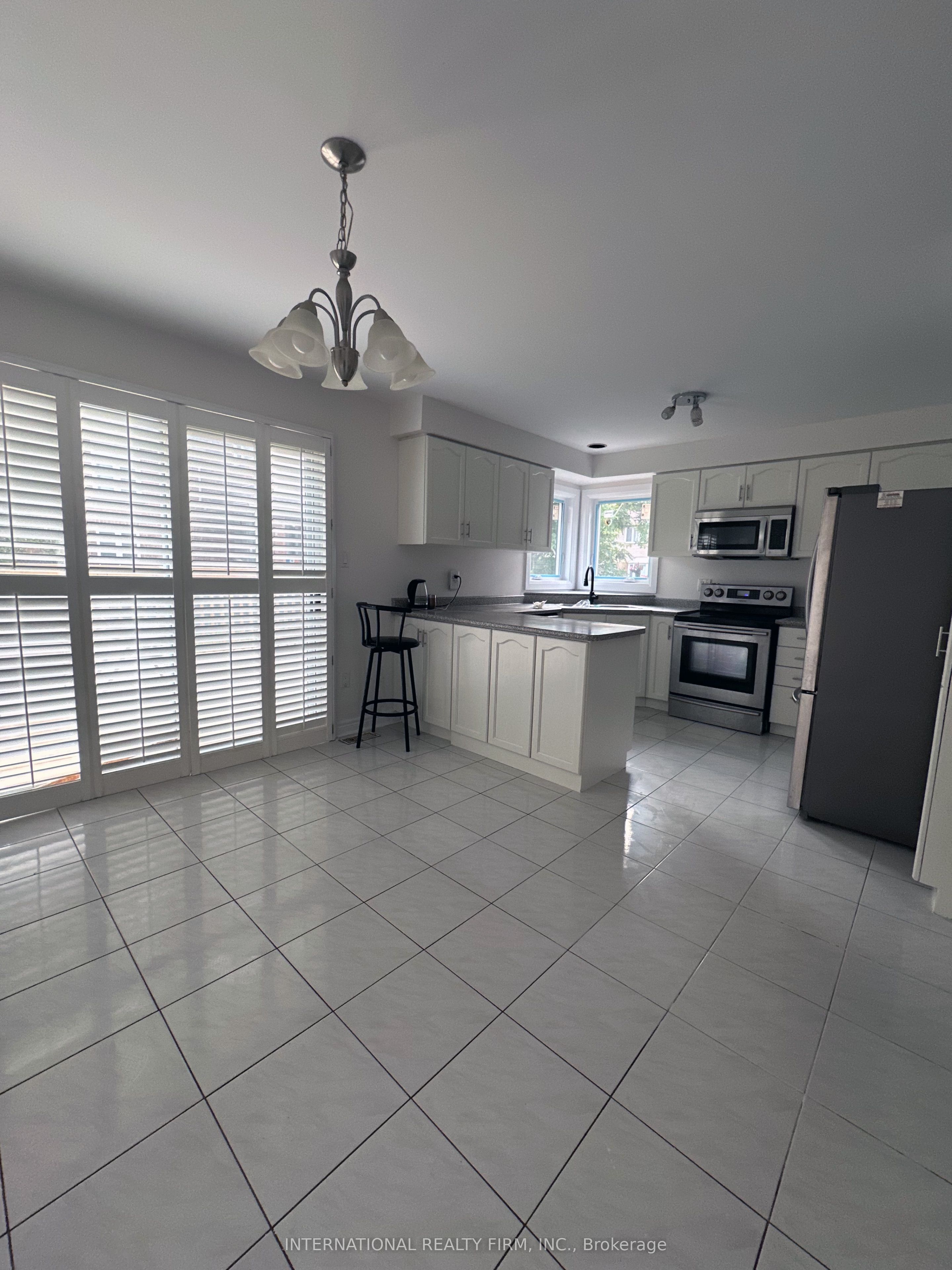 43 Falconridge Drive Property Photo 8