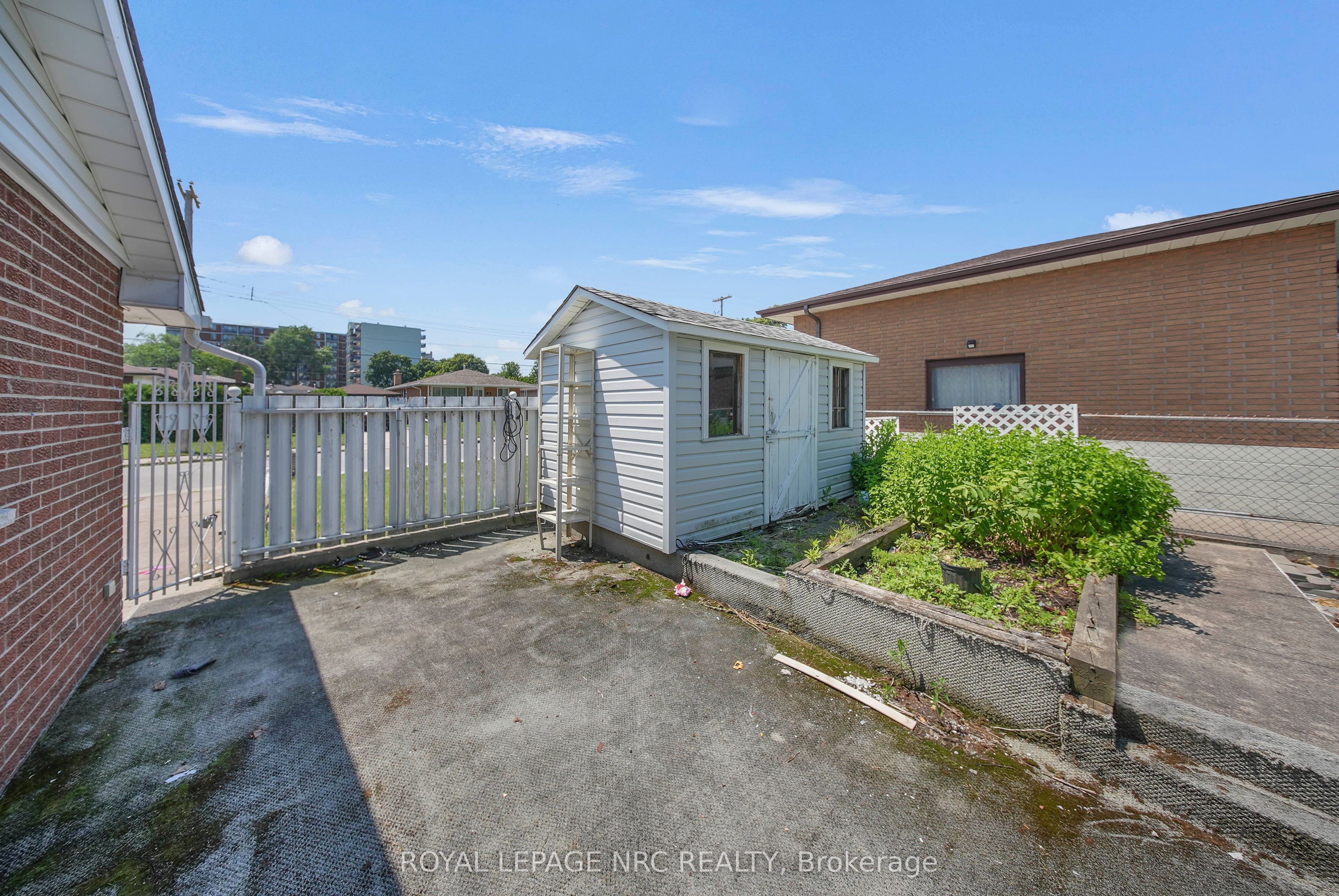 35 Eugene Street Property Photo 43