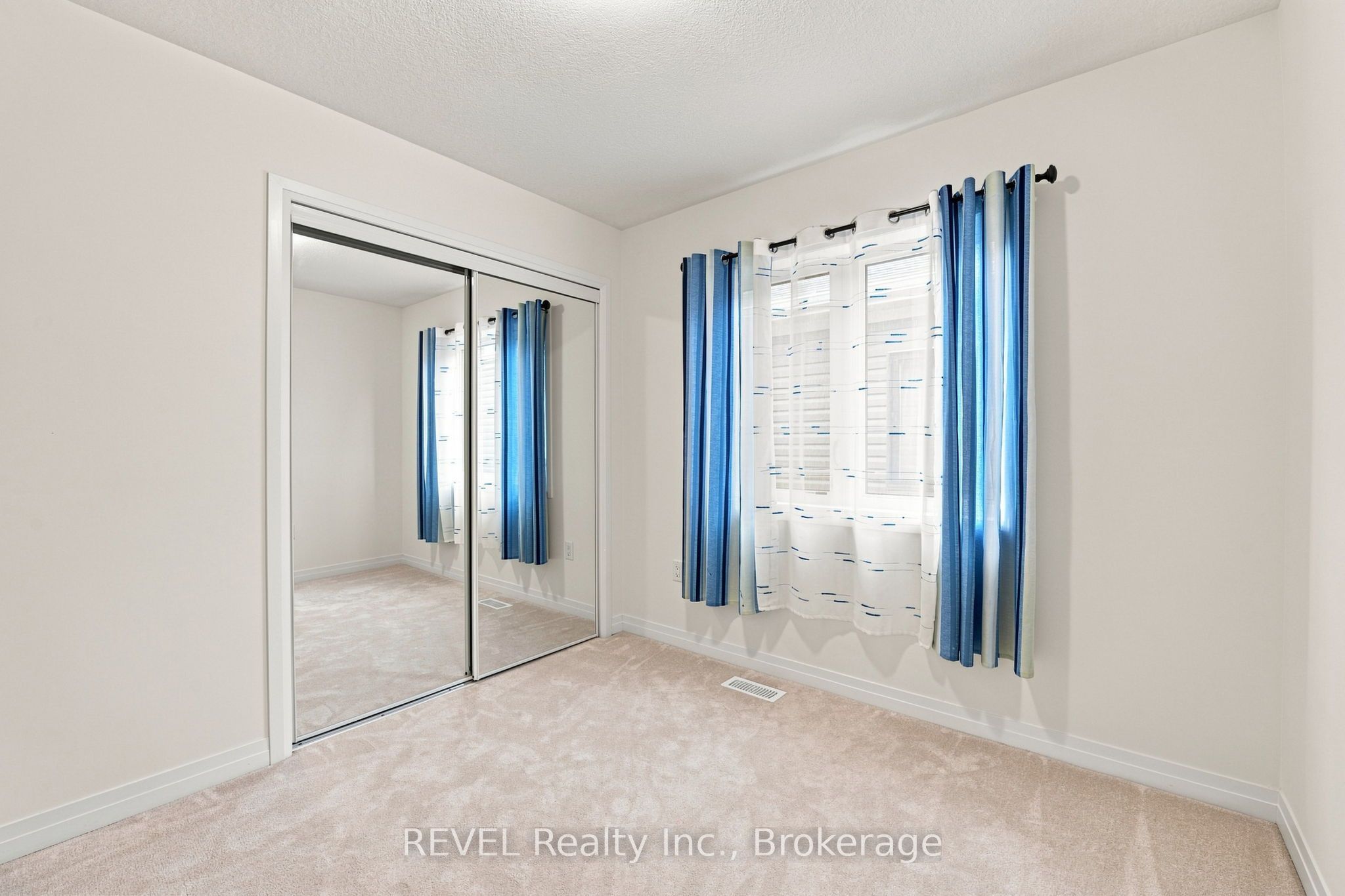 20 Selection Heights Property Photo 31