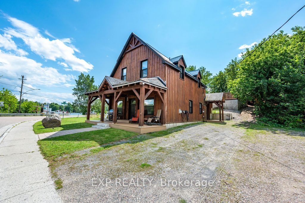 12595 Lanark Road Property Photo 3