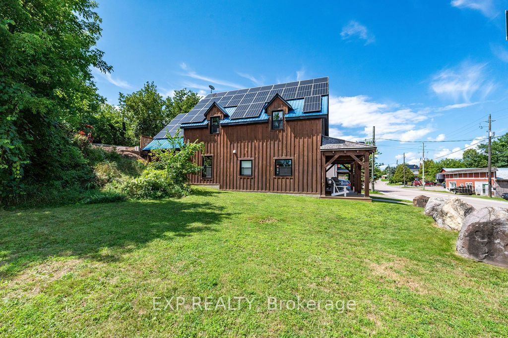 12595 Lanark Road Property Photo 5