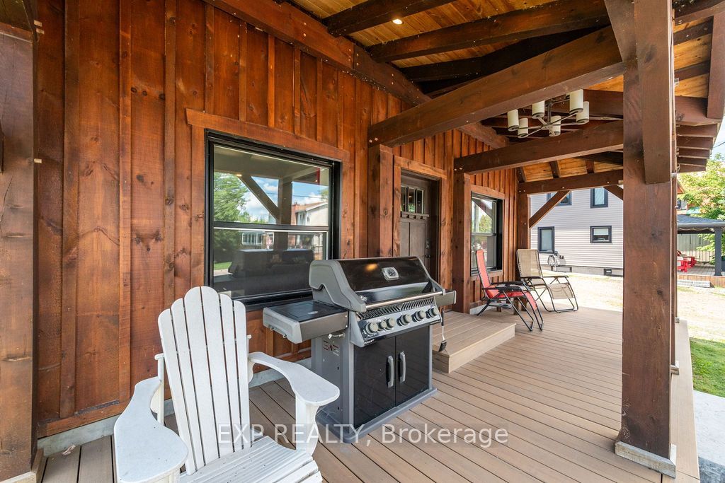 12595 Lanark Road Property Photo 6