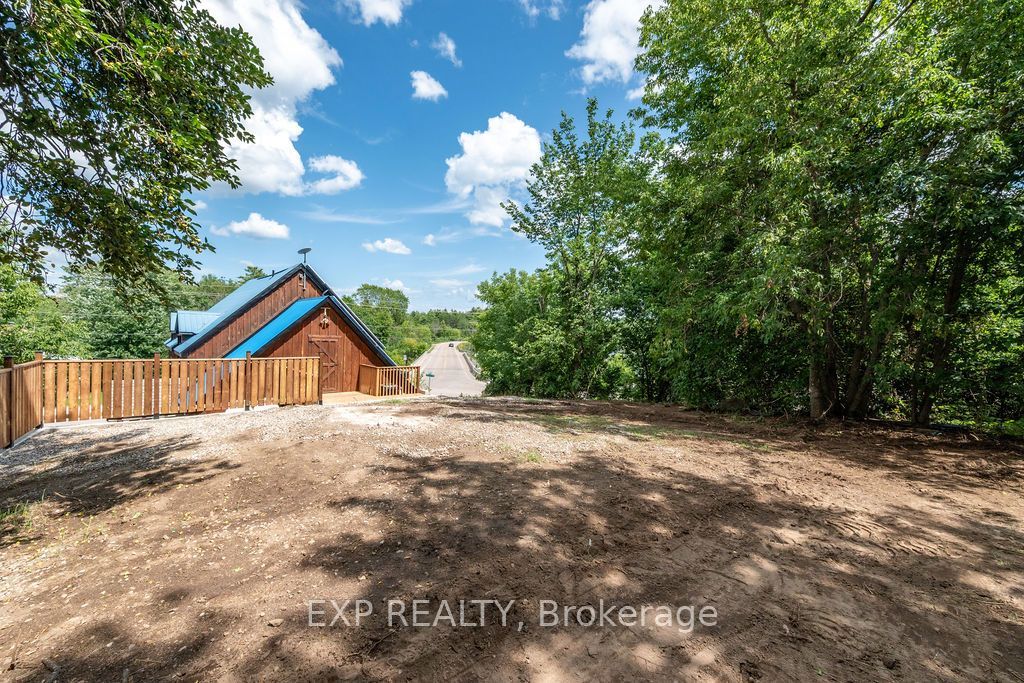 12595 Lanark Road Property Photo 11