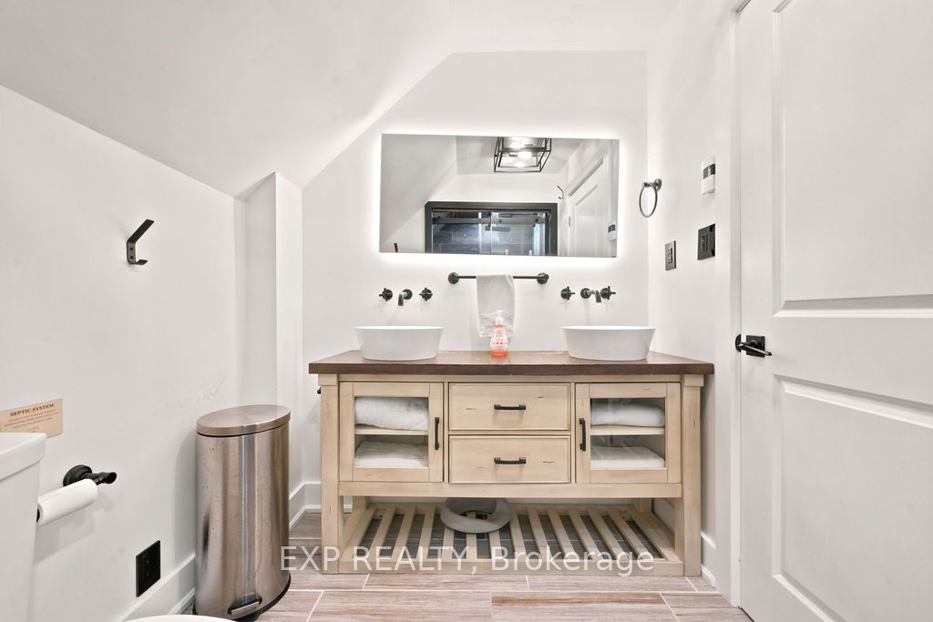 12595 Lanark Road Property Photo 38