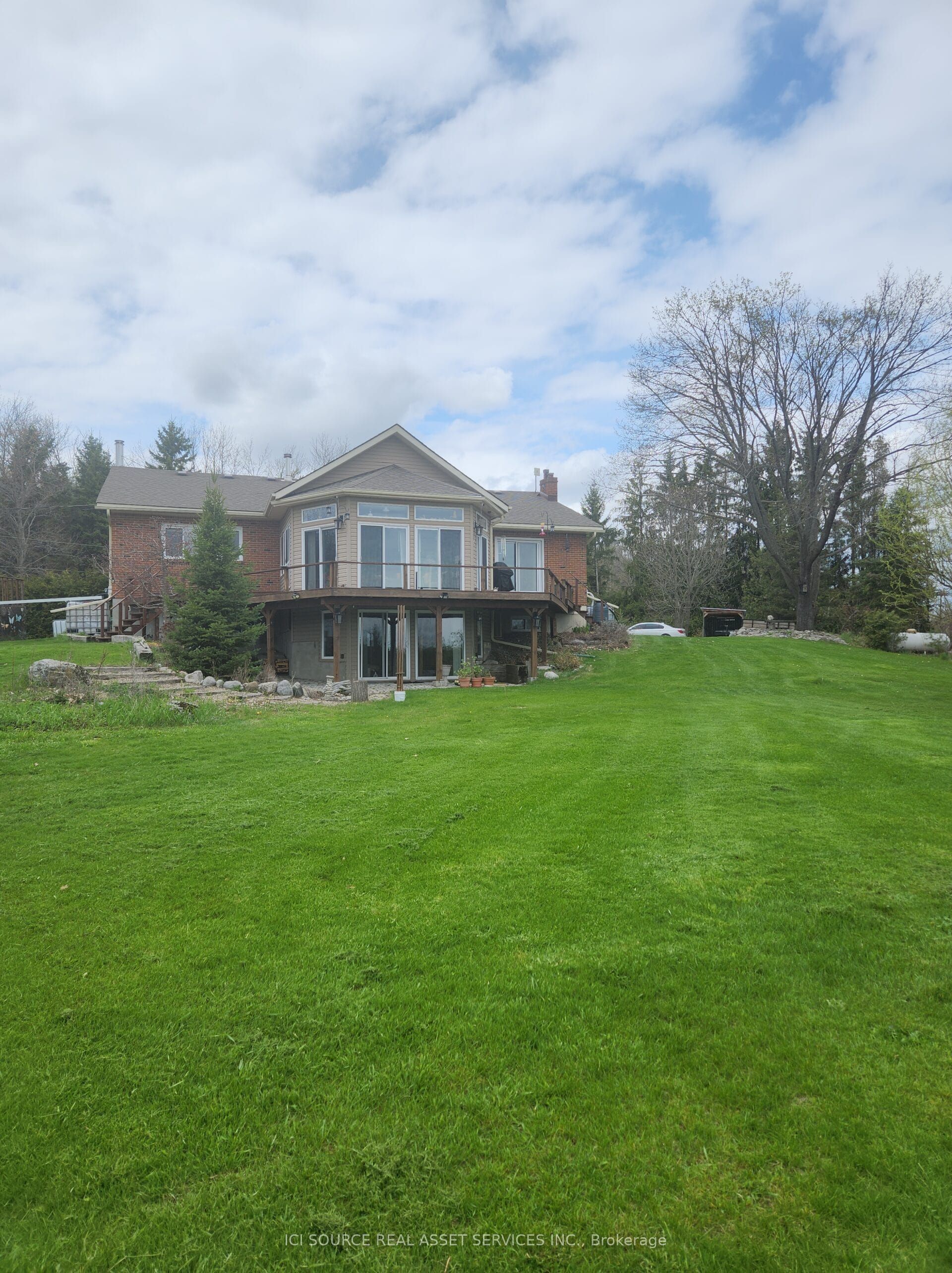 136 Hollowview Road Property Photo 1