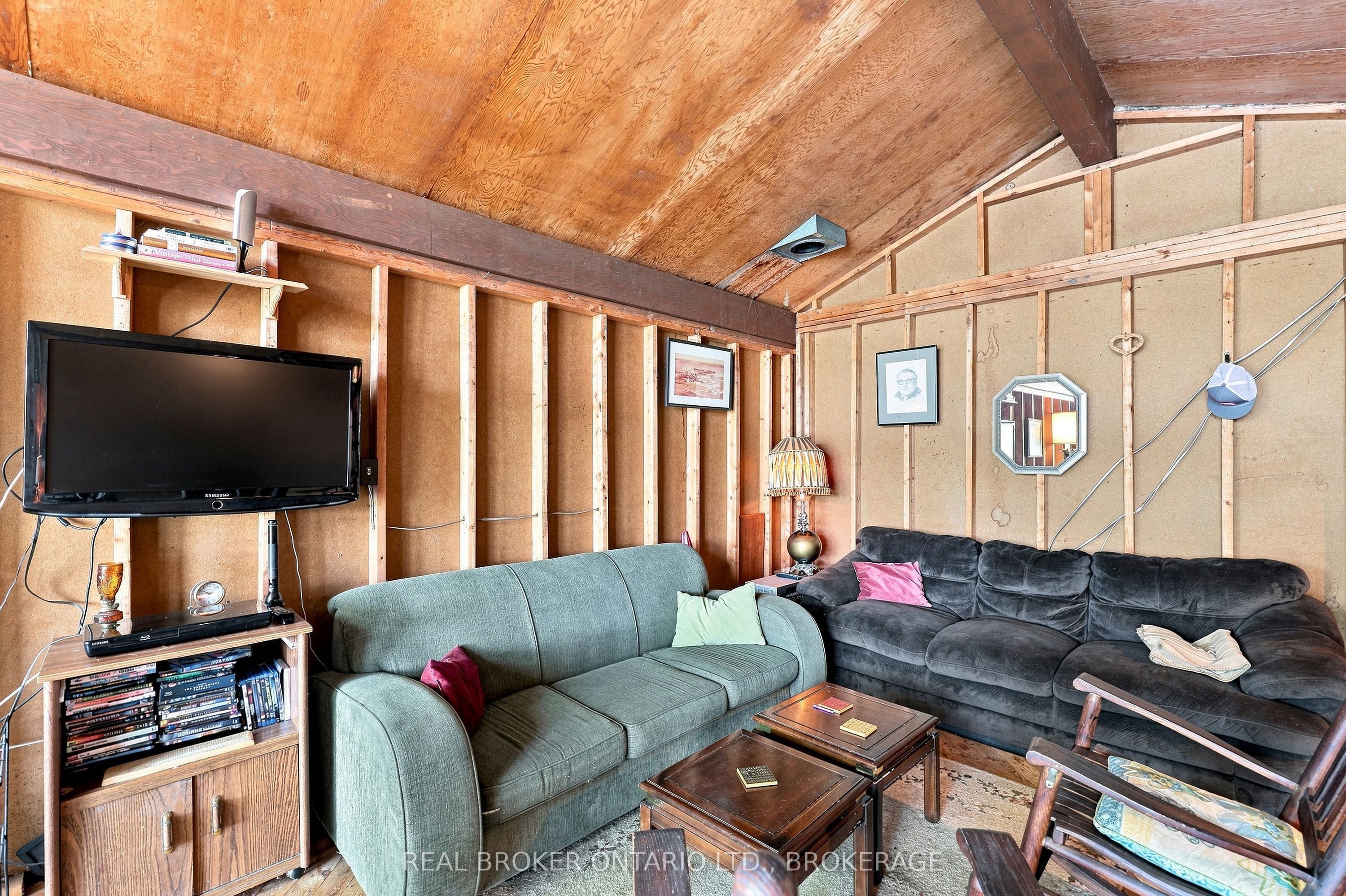 2096 Eel Bay Road Property Photo 18