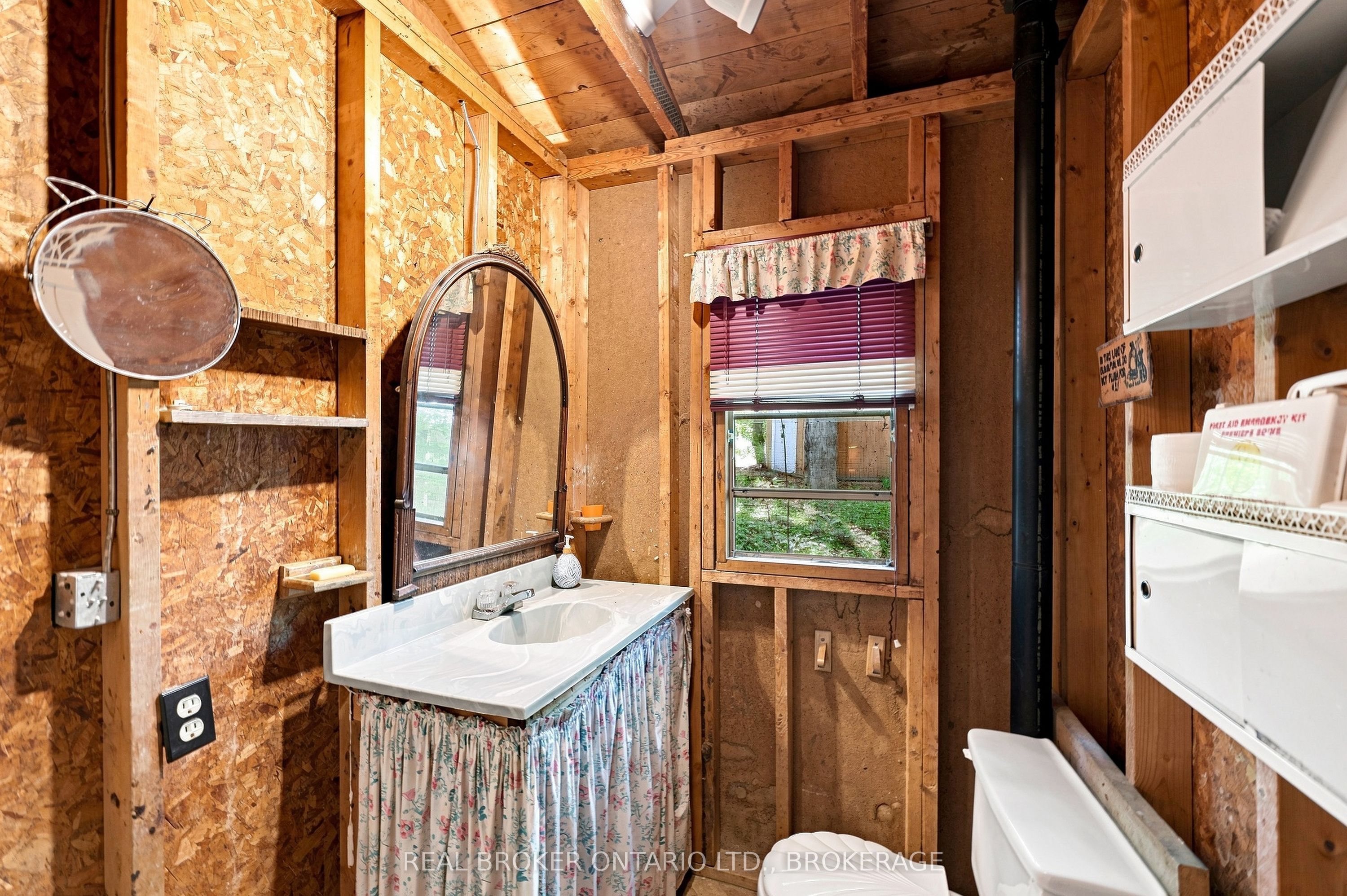 2096 Eel Bay Road Property Photo 31