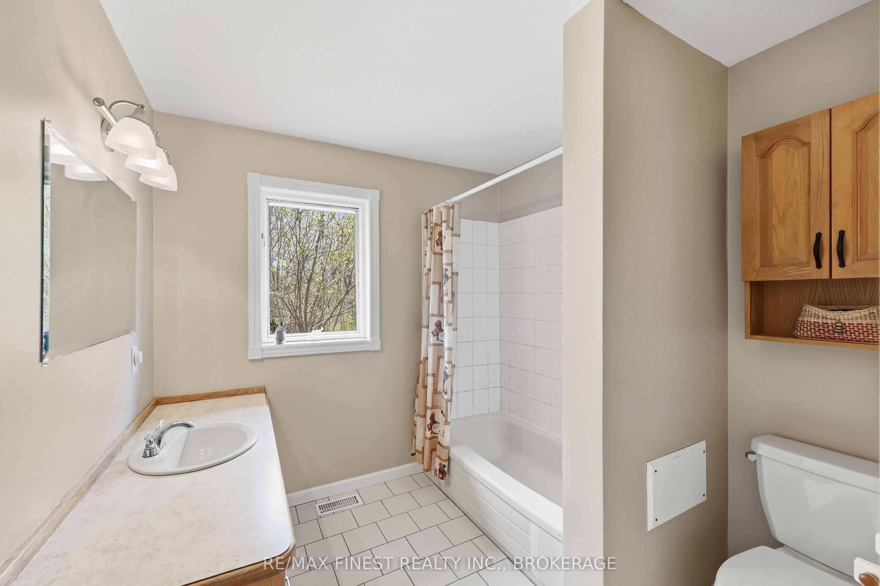 4834 Battersea Road Property Photo 12