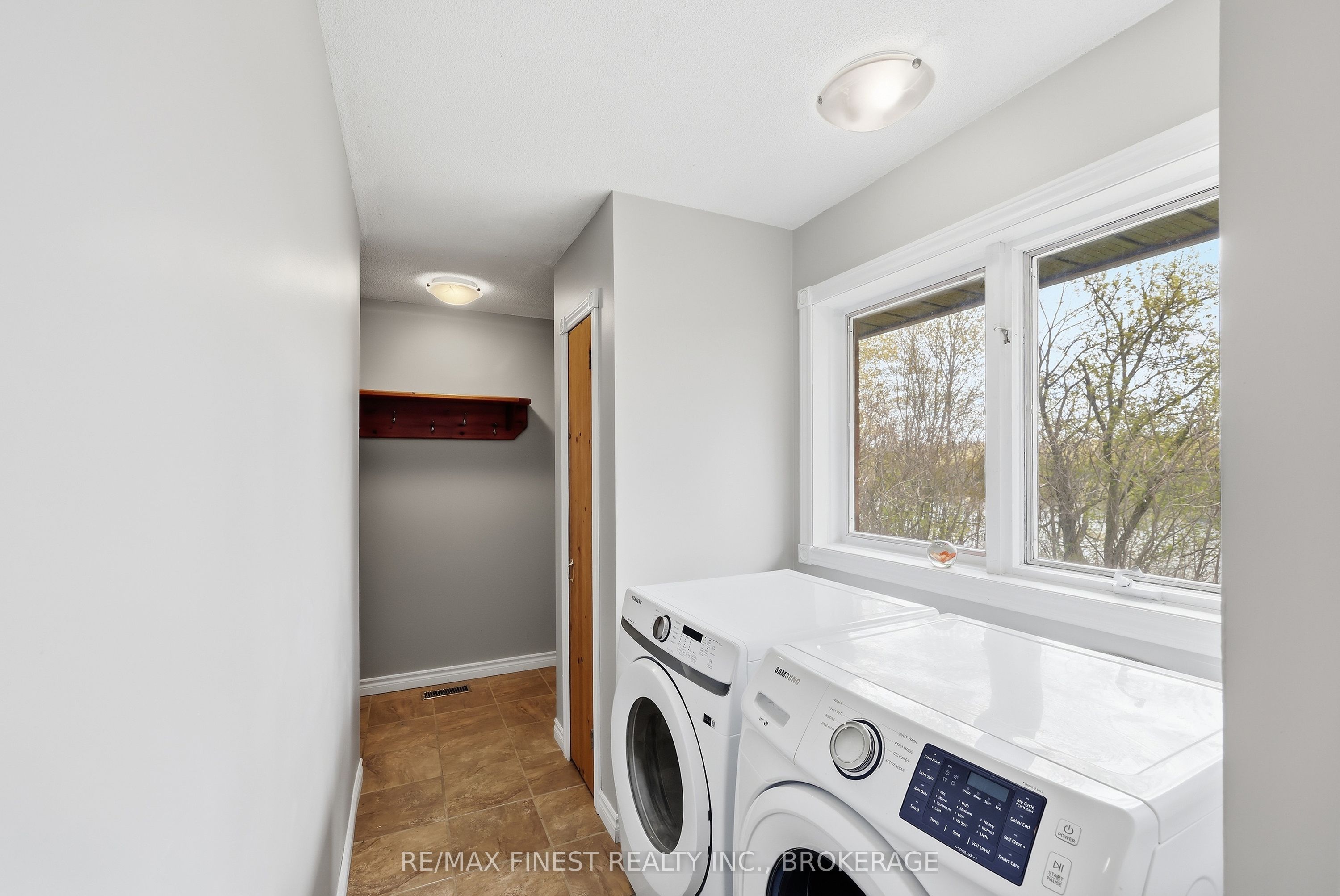 4834 Battersea Road Property Photo 13