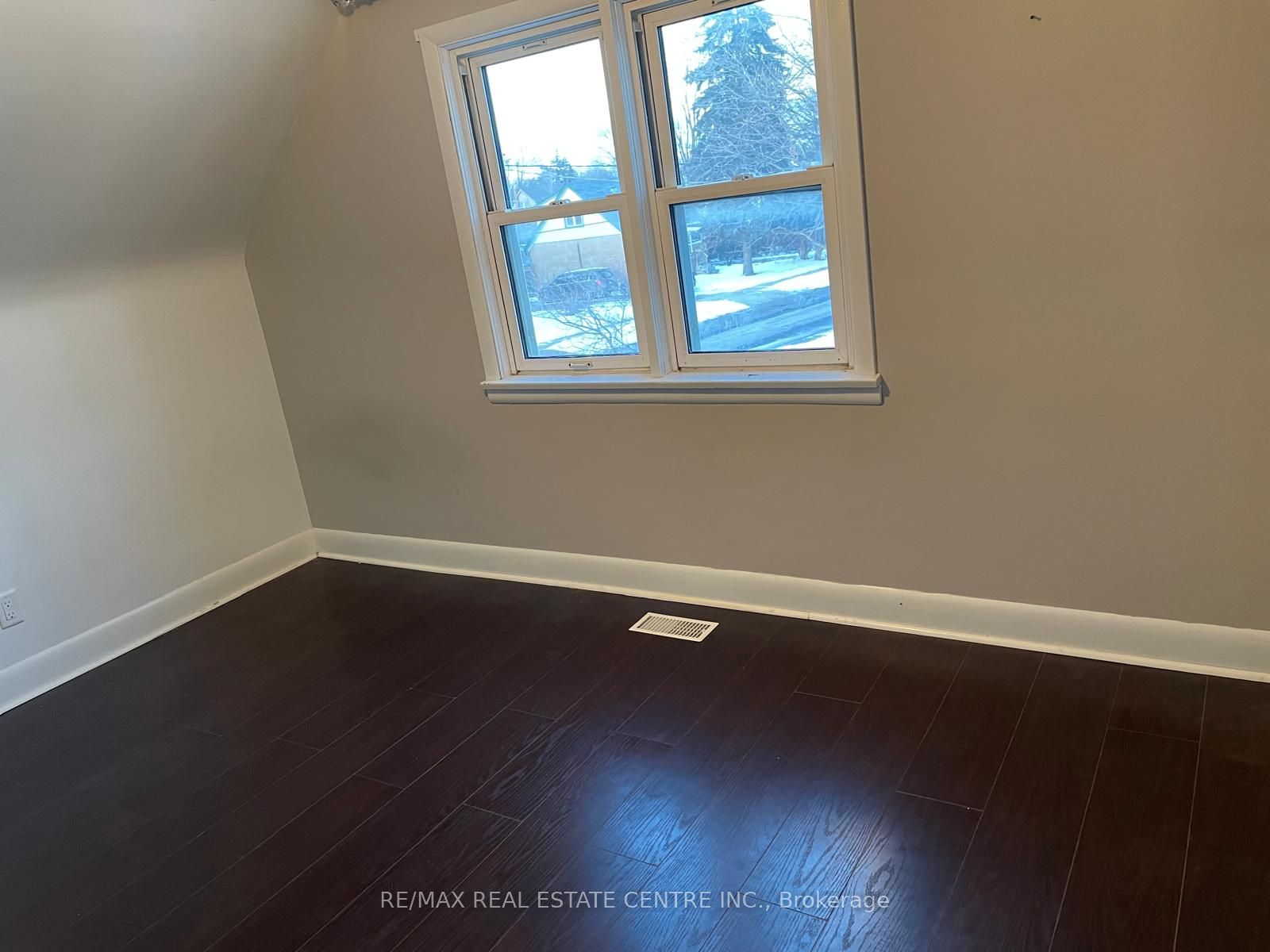 41 Belleview Avenue E Upper Property Photo 4