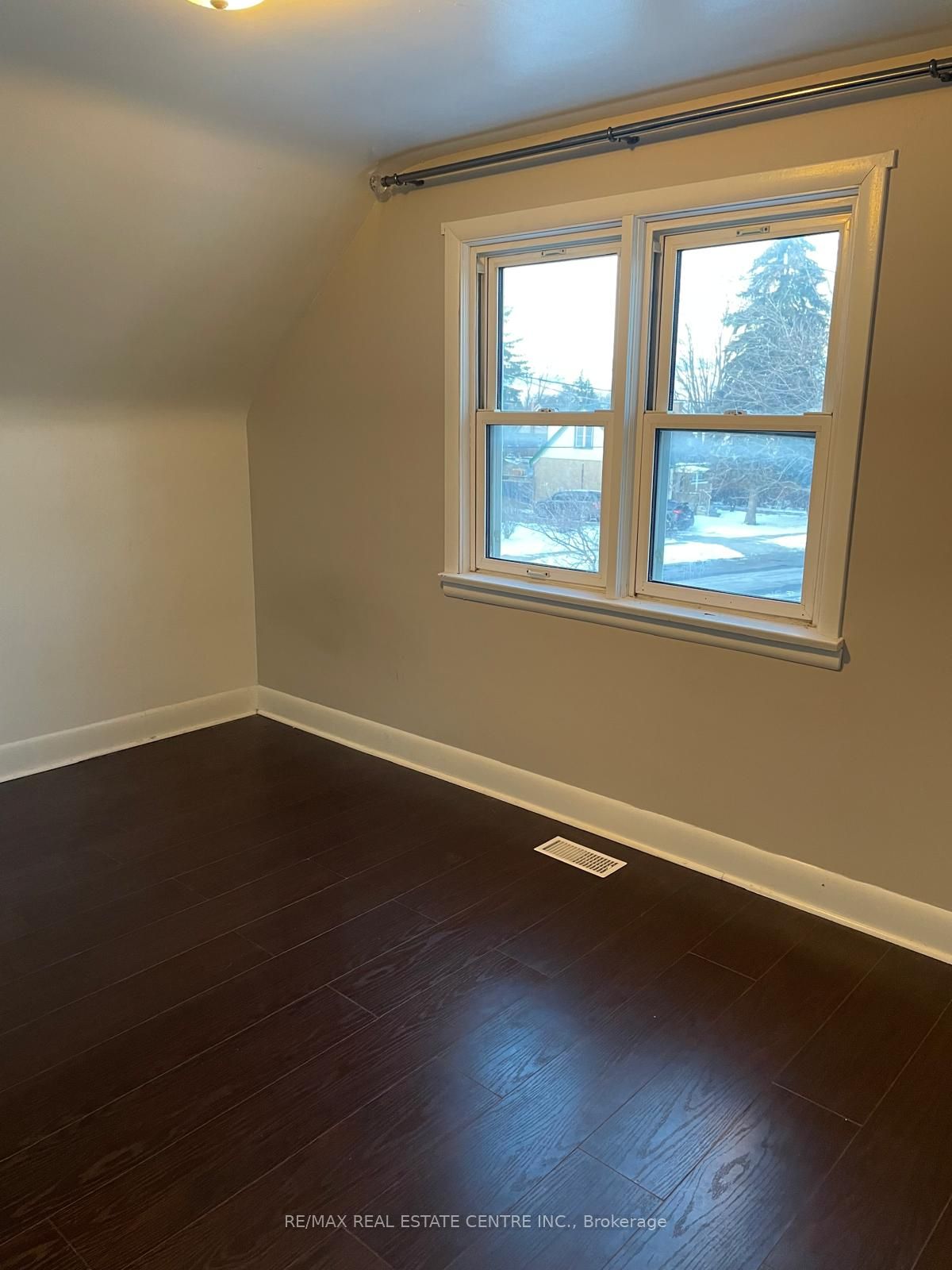 41 Belleview Avenue E Upper Property Photo 6