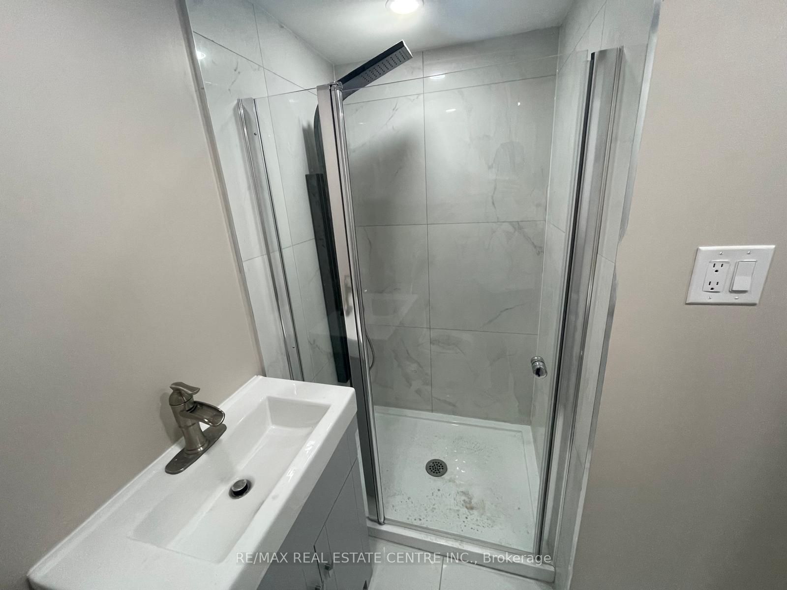 41 Belleview Avenue E Upper Property Photo 12
