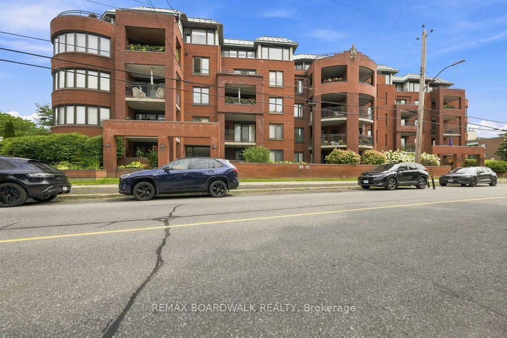 959 North River Road 307