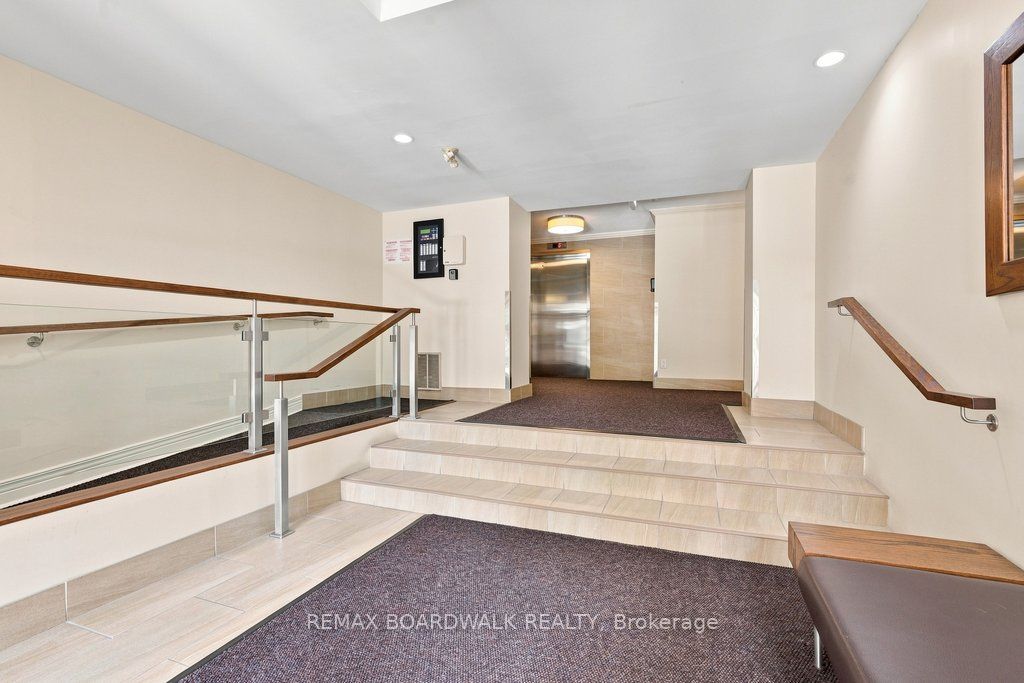 959 North River Road 307 Property Photo 6