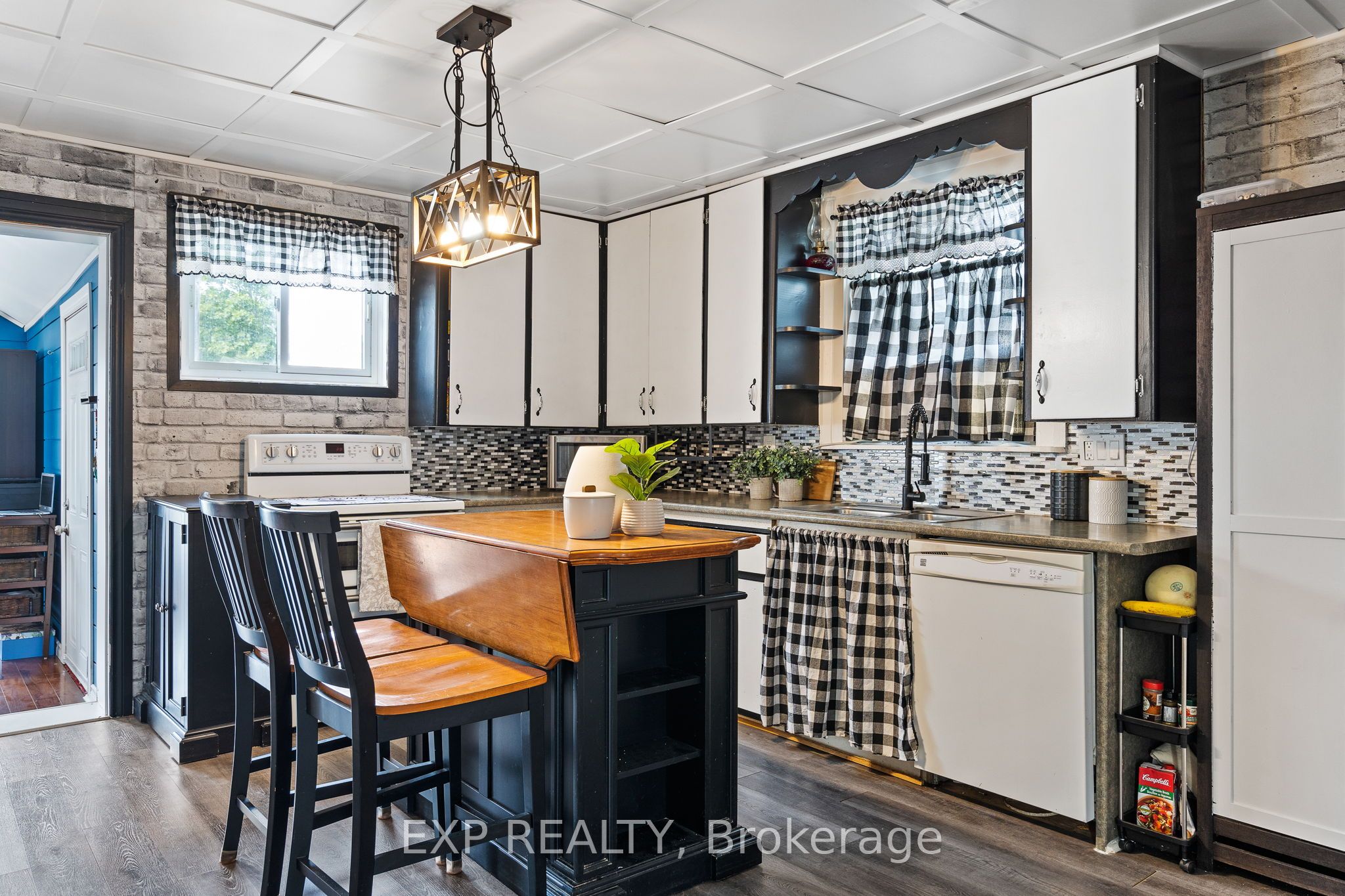 4235 Fly Road Property Photo 11