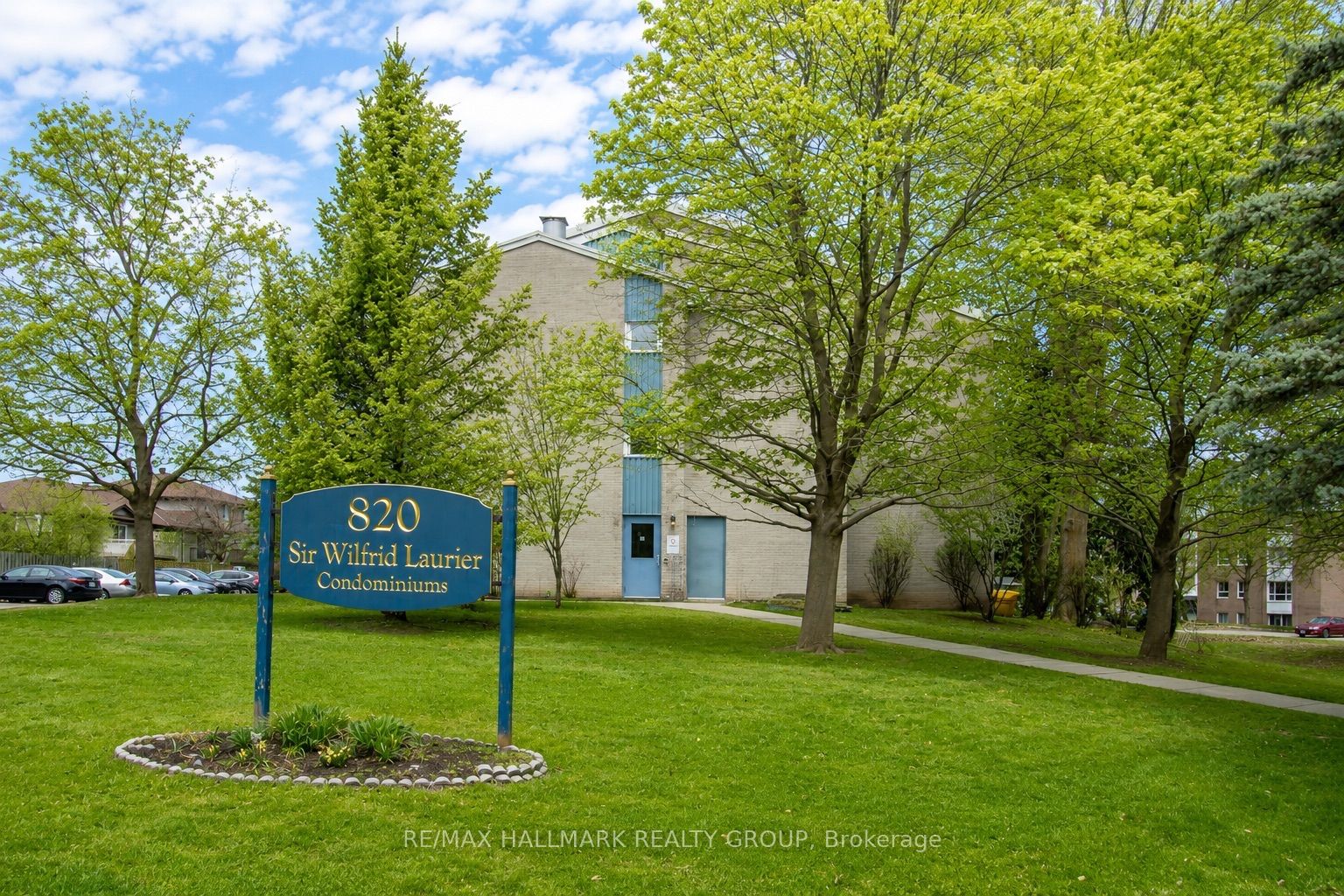 820 Laurier Boulevard 106 Property Photo 1