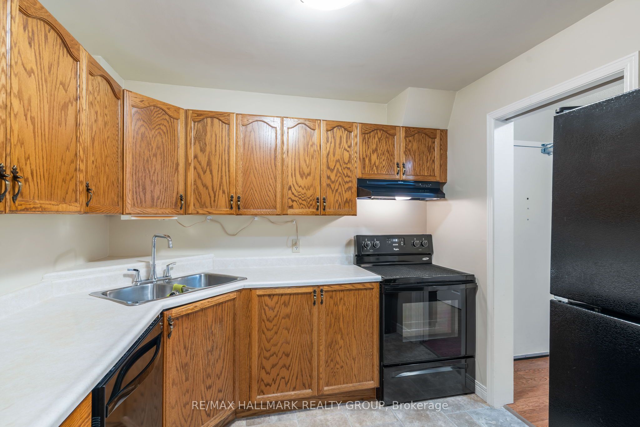 820 Laurier Boulevard 106 Property Photo 9
