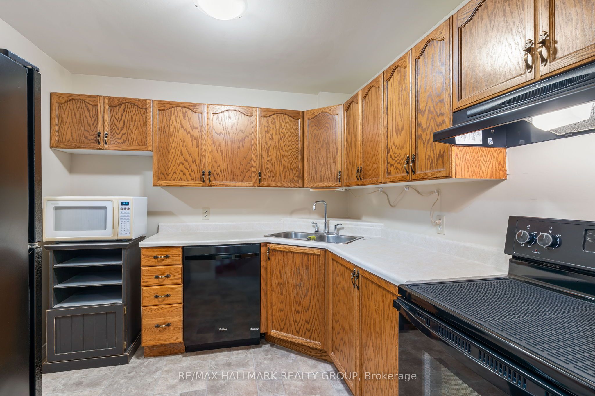 820 Laurier Boulevard 106 Property Photo 10
