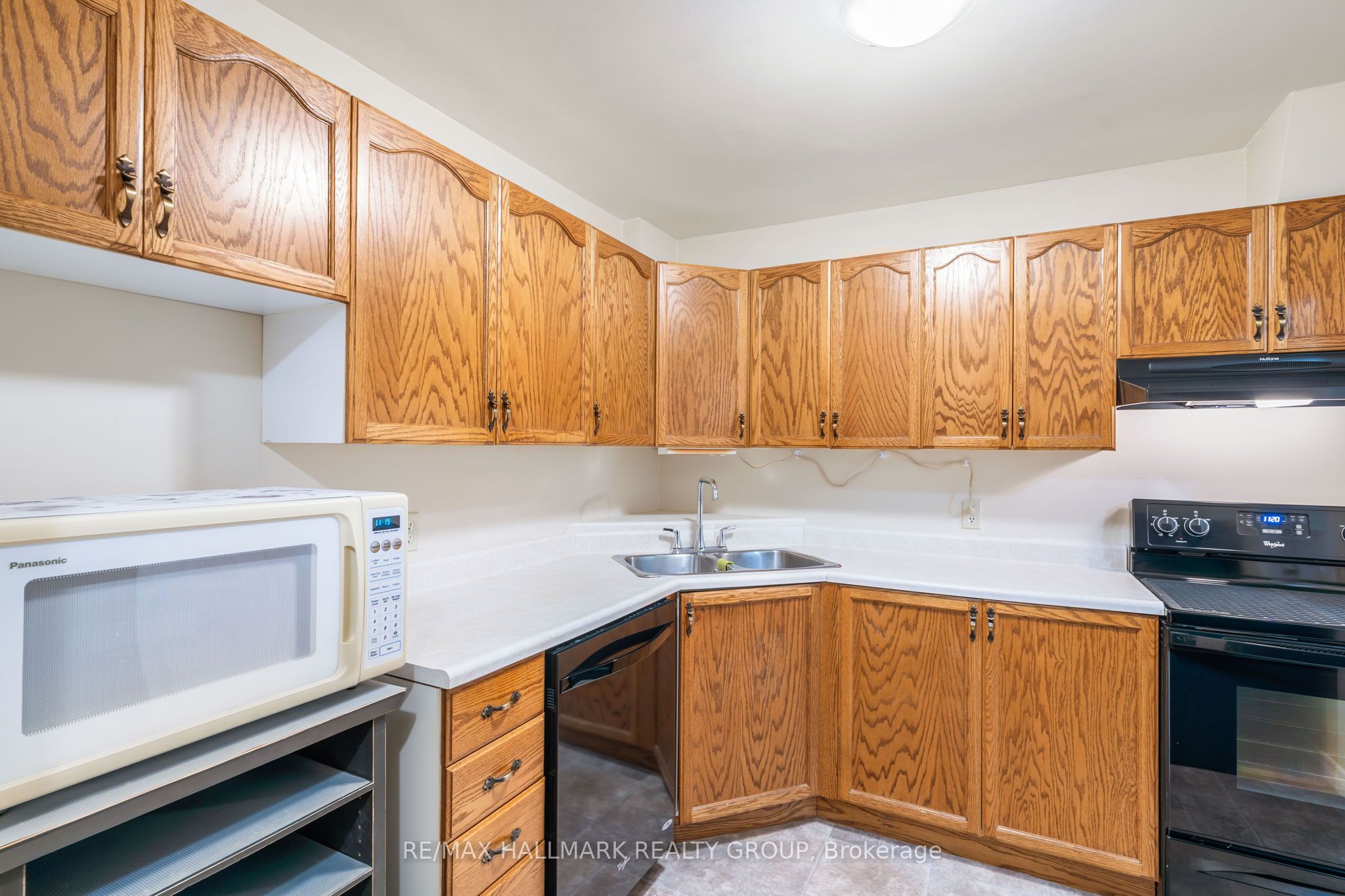 820 Laurier Boulevard 106 Property Photo 11