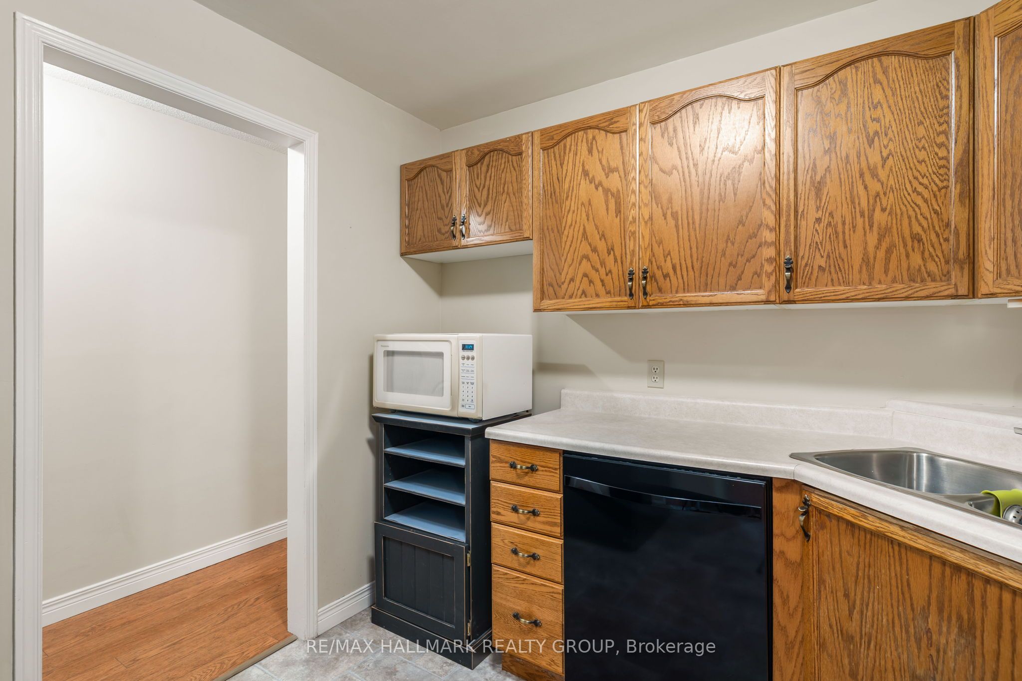 820 Laurier Boulevard 106 Property Photo 12