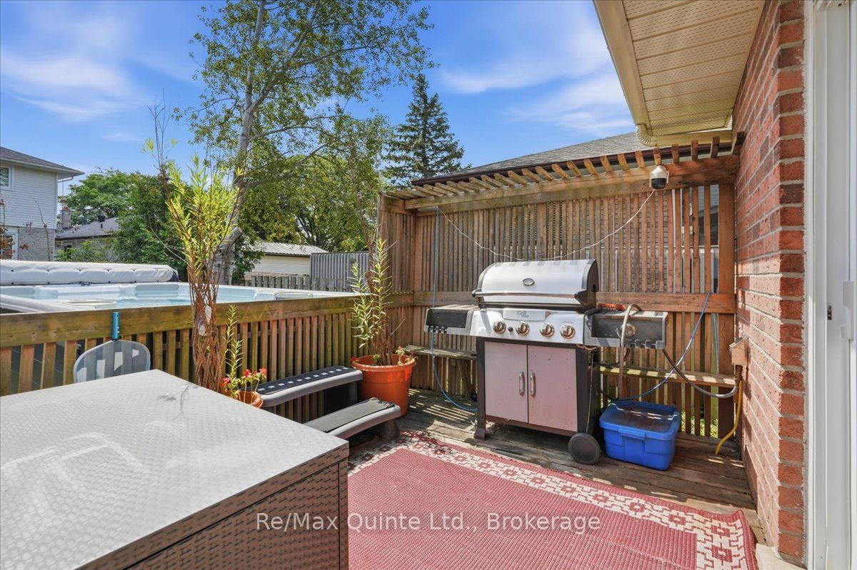 281 College Street W Property Photo 33