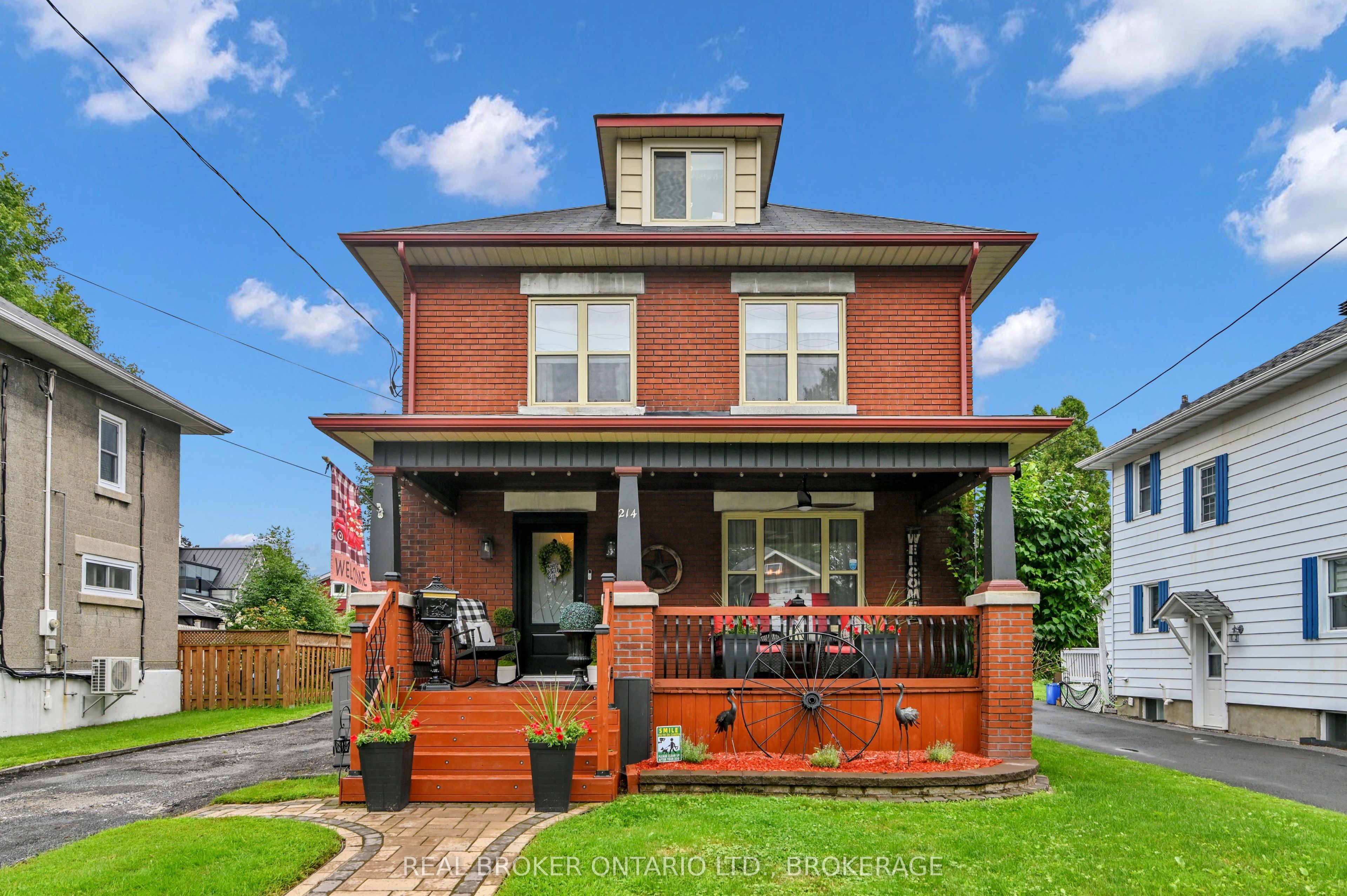 214 Fourth Street W Property Photo 1