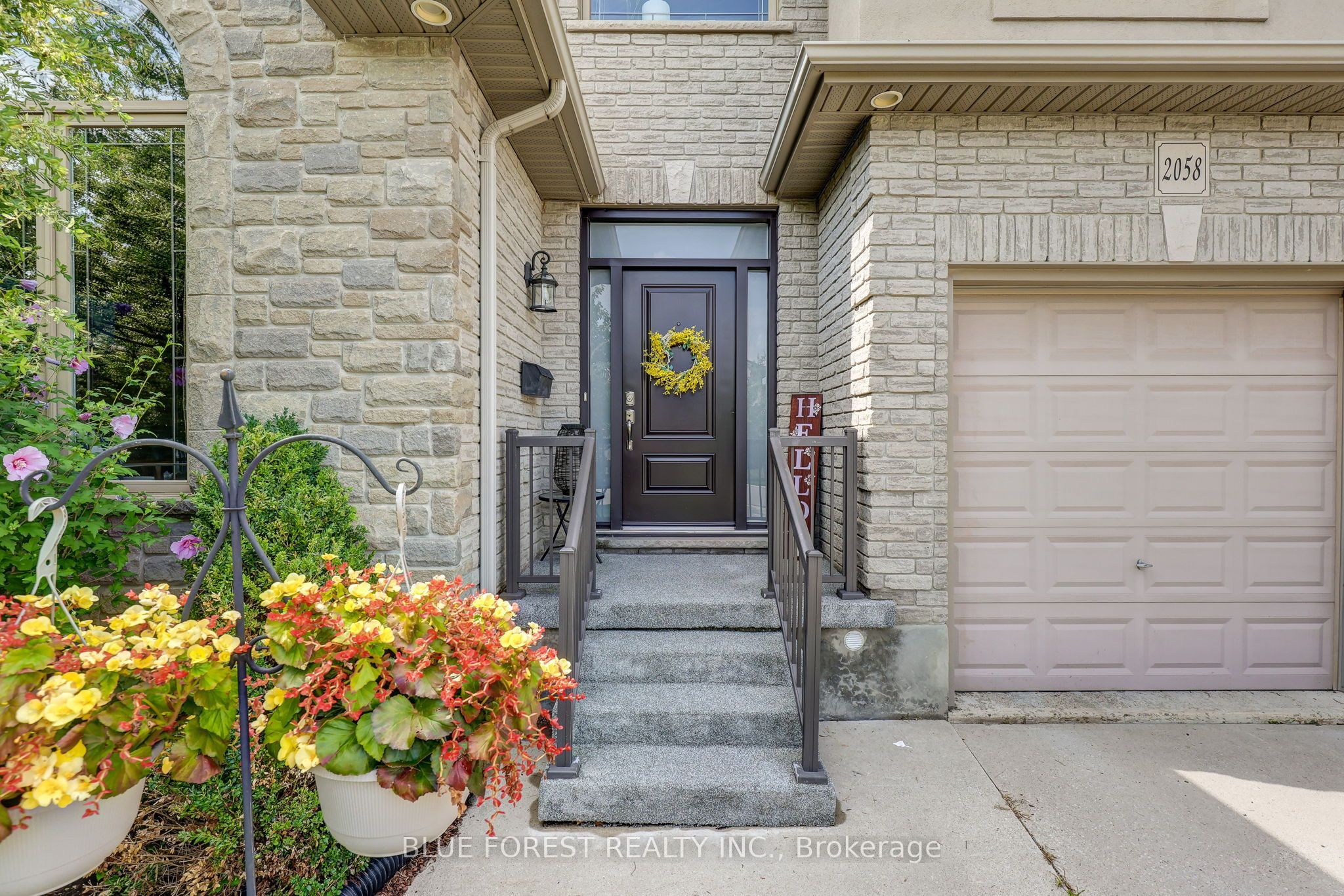 2058 Westpoint Heights Property Photo 3