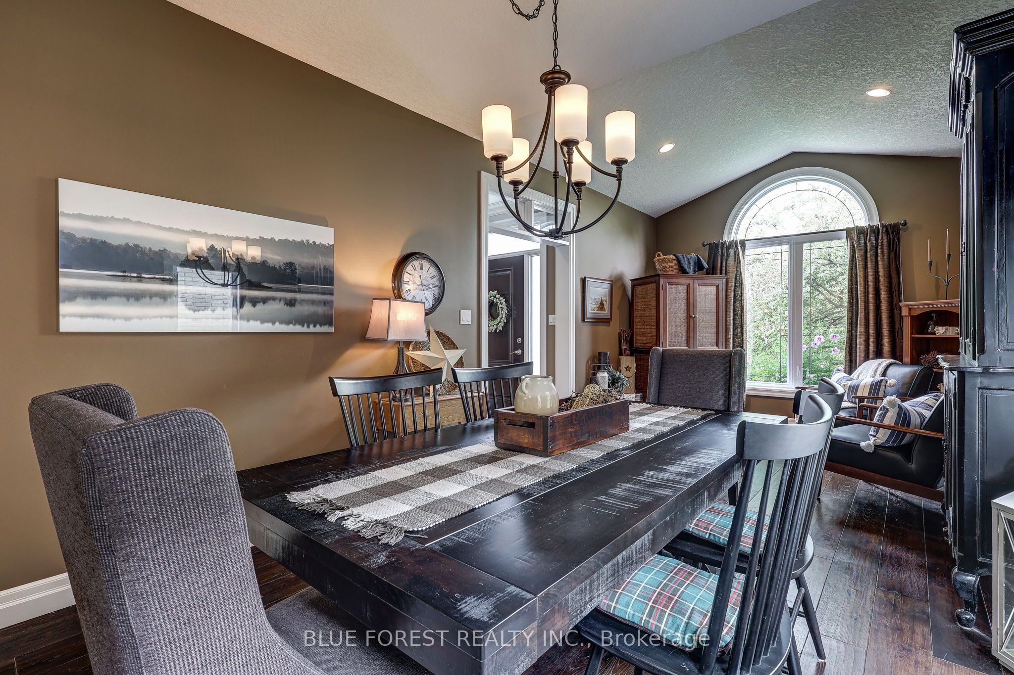 2058 Westpoint Heights Property Photo 8