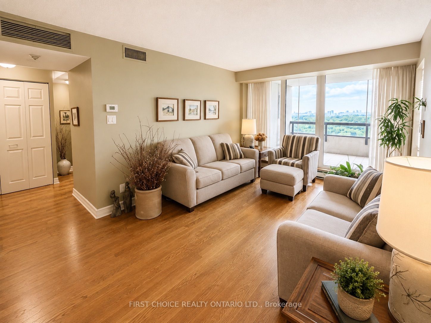 1510 Riverside Drive 1406 Property Photo 4