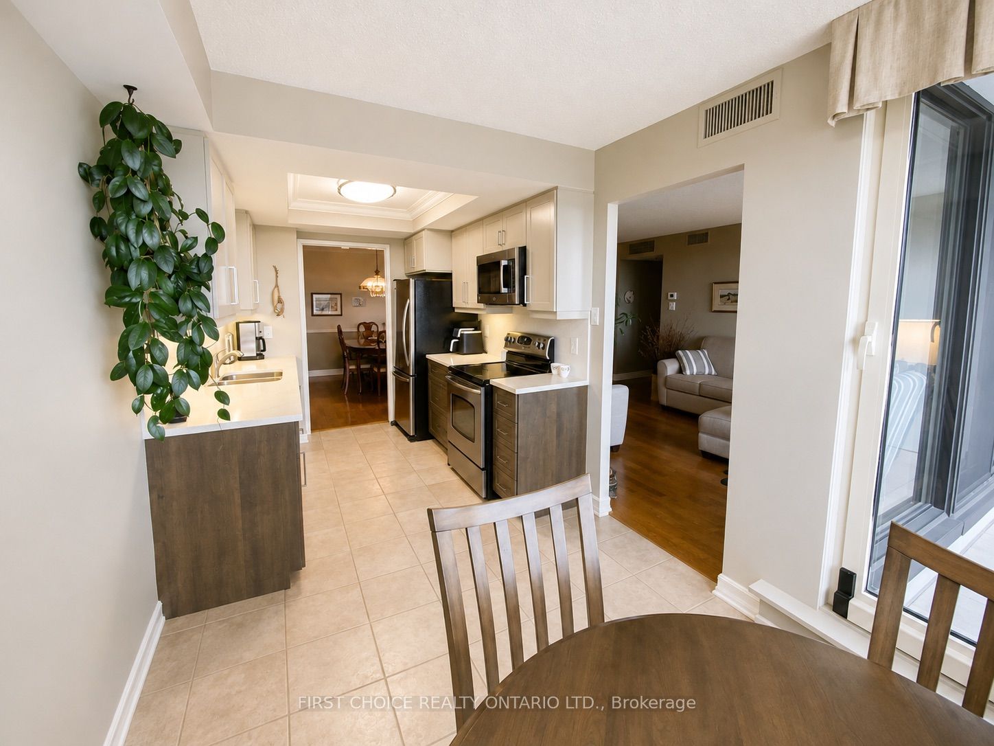 1510 Riverside Drive 1406 Property Photo 10