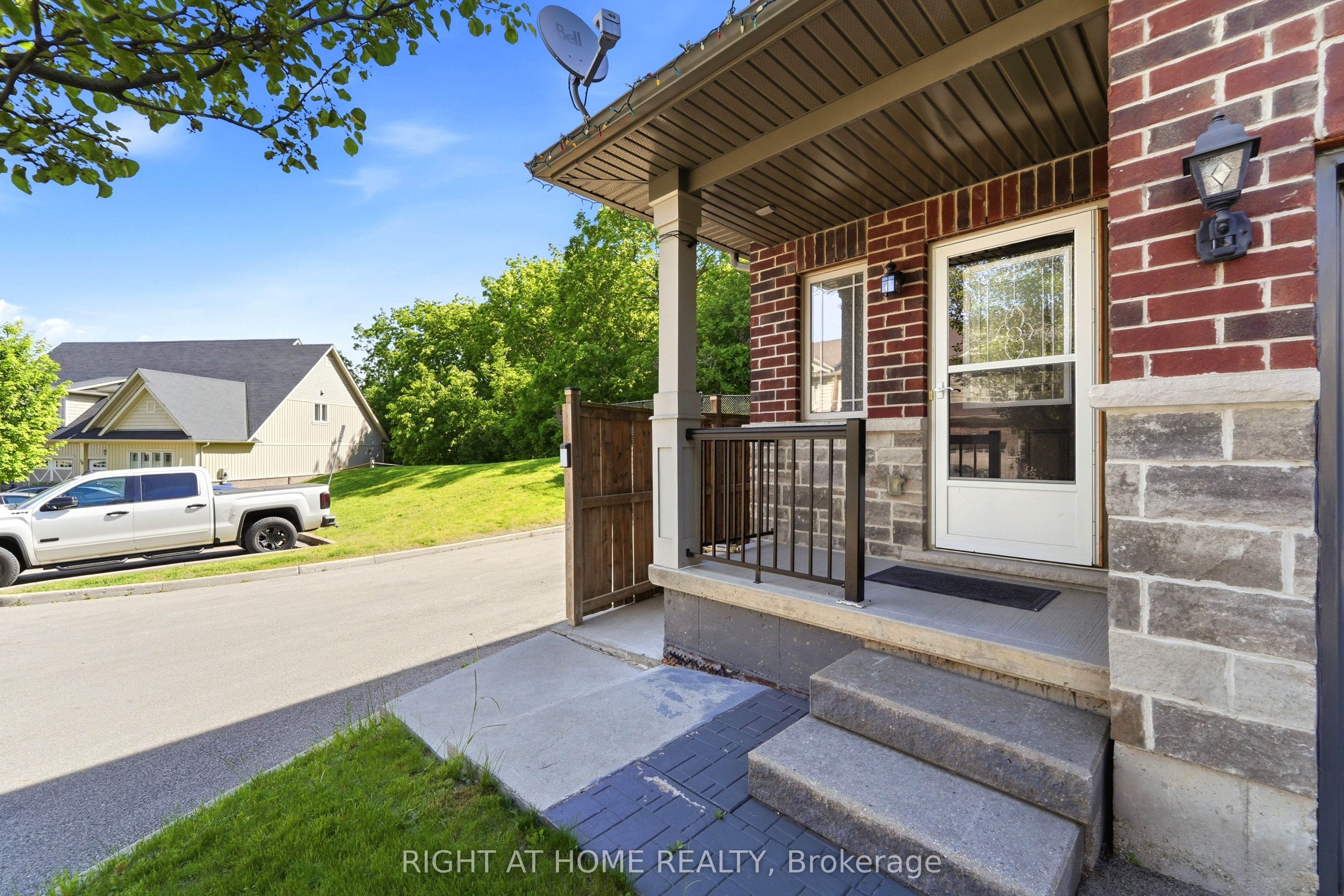 32 Rolling Lane Property Photo 3