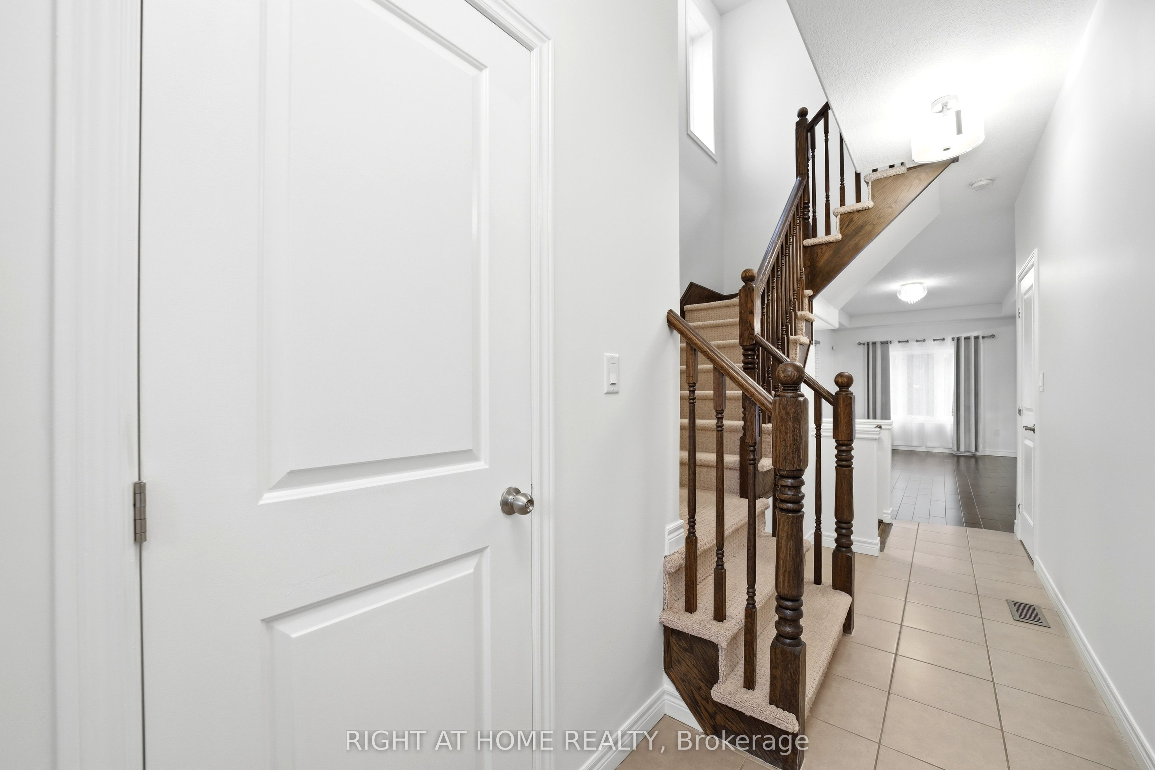 32 Rolling Lane Property Photo 4