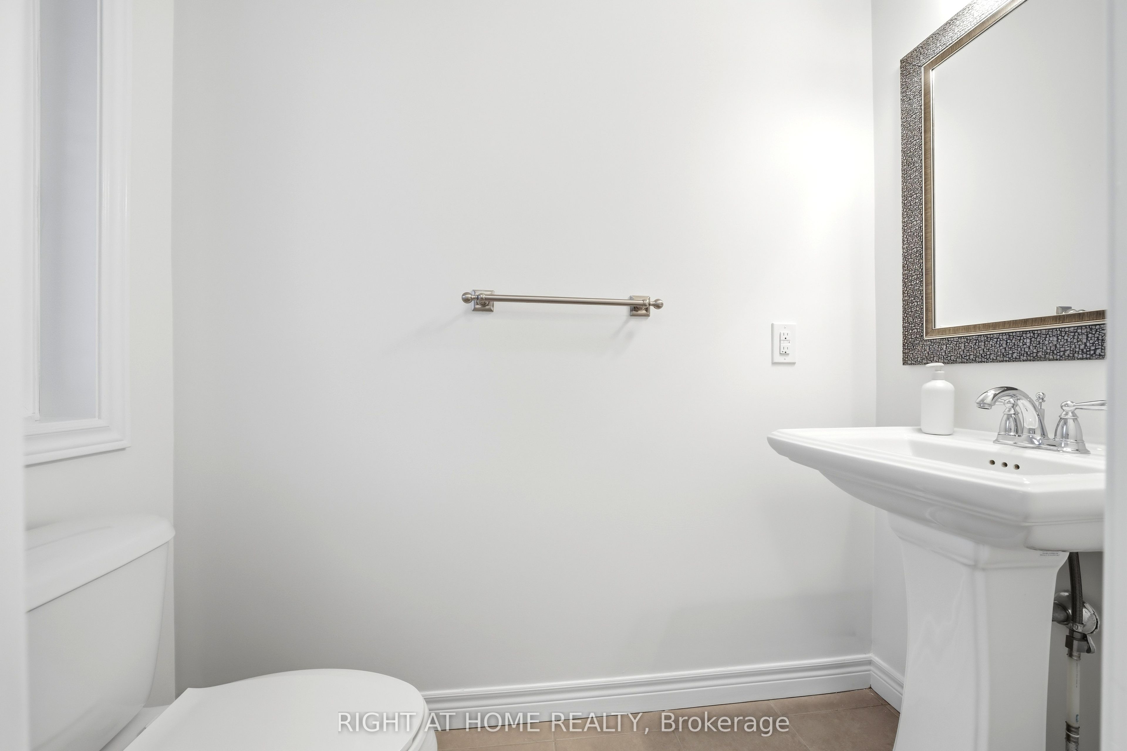 32 Rolling Lane Property Photo 5