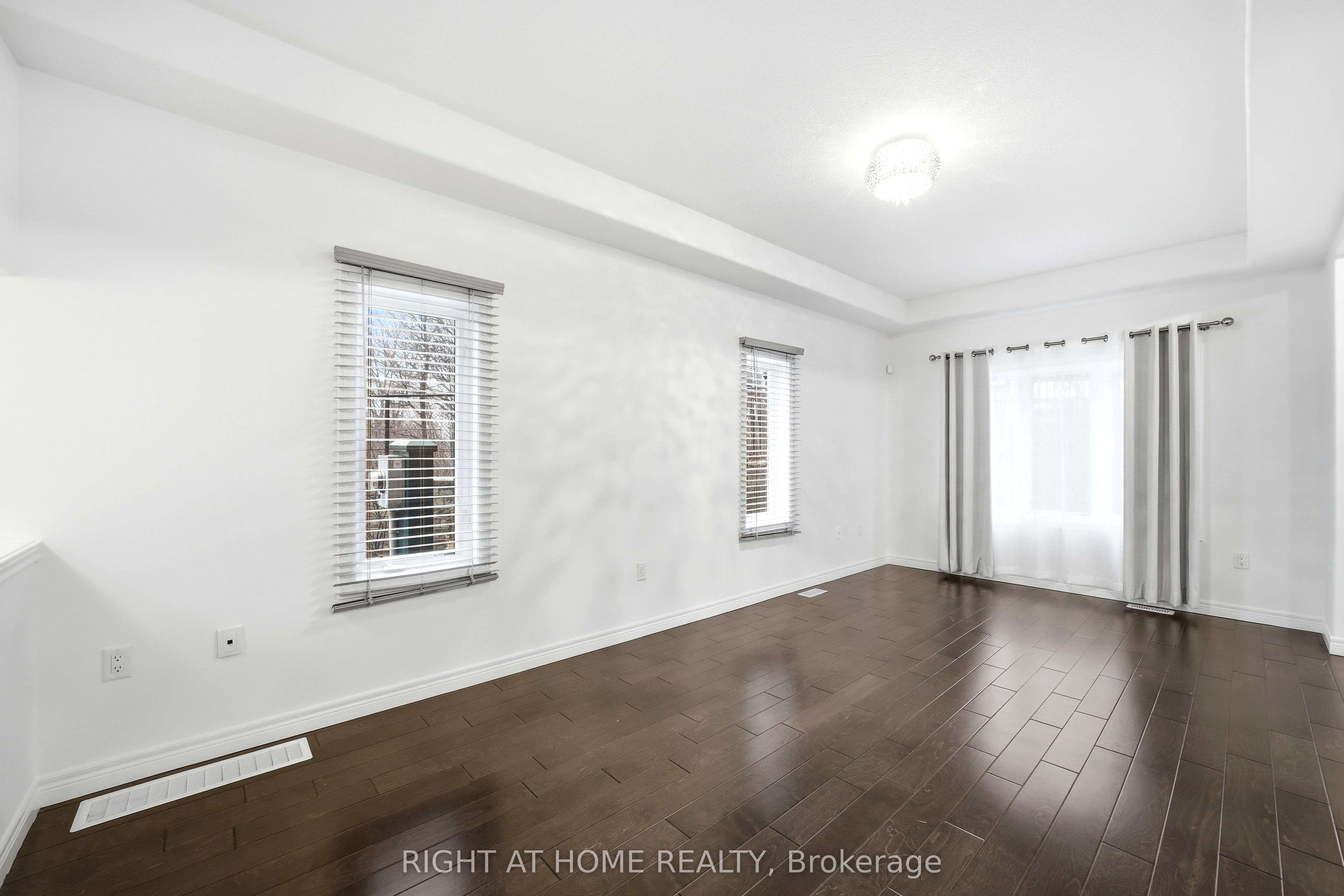 32 Rolling Lane Property Photo 7