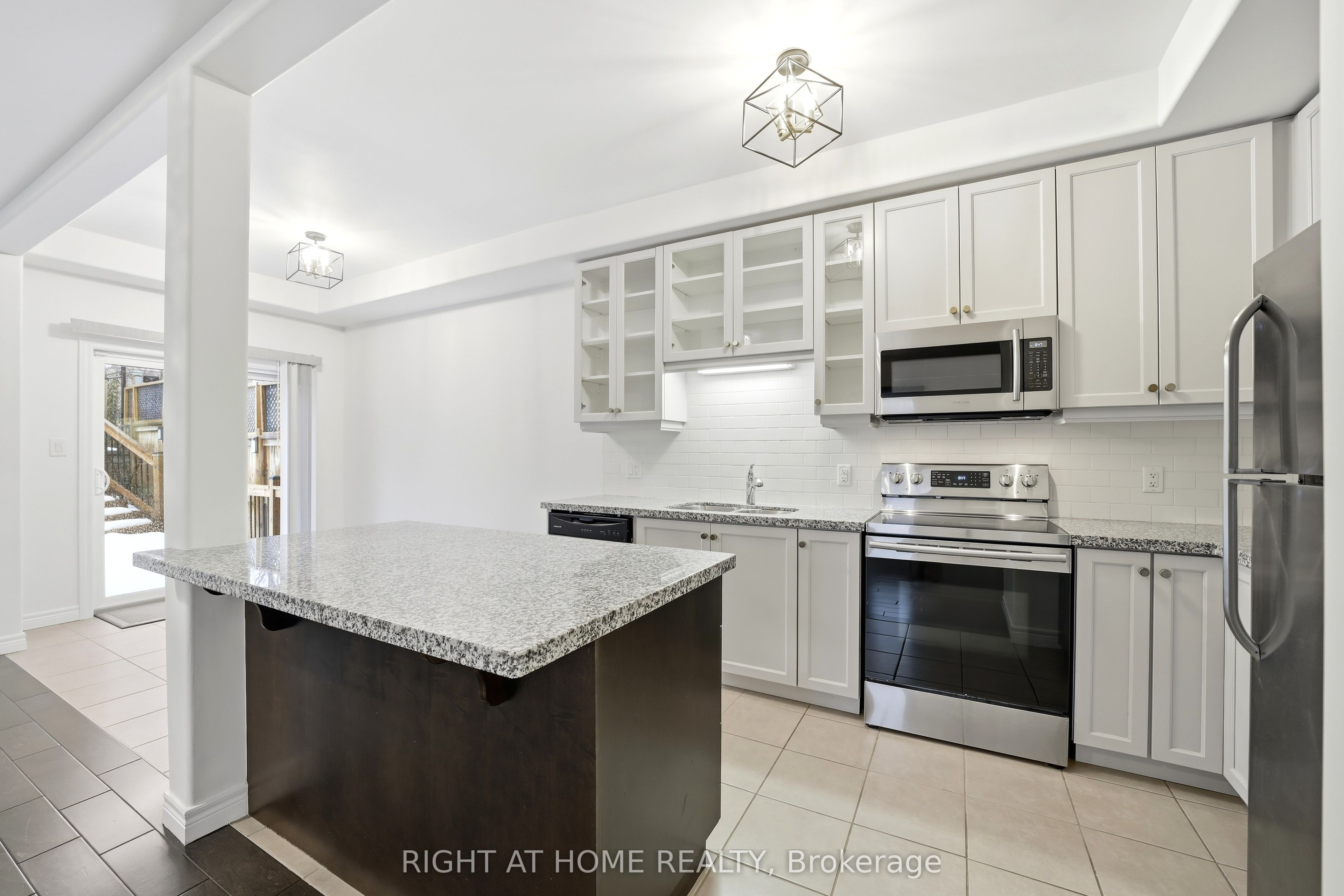 32 Rolling Lane Property Photo 14