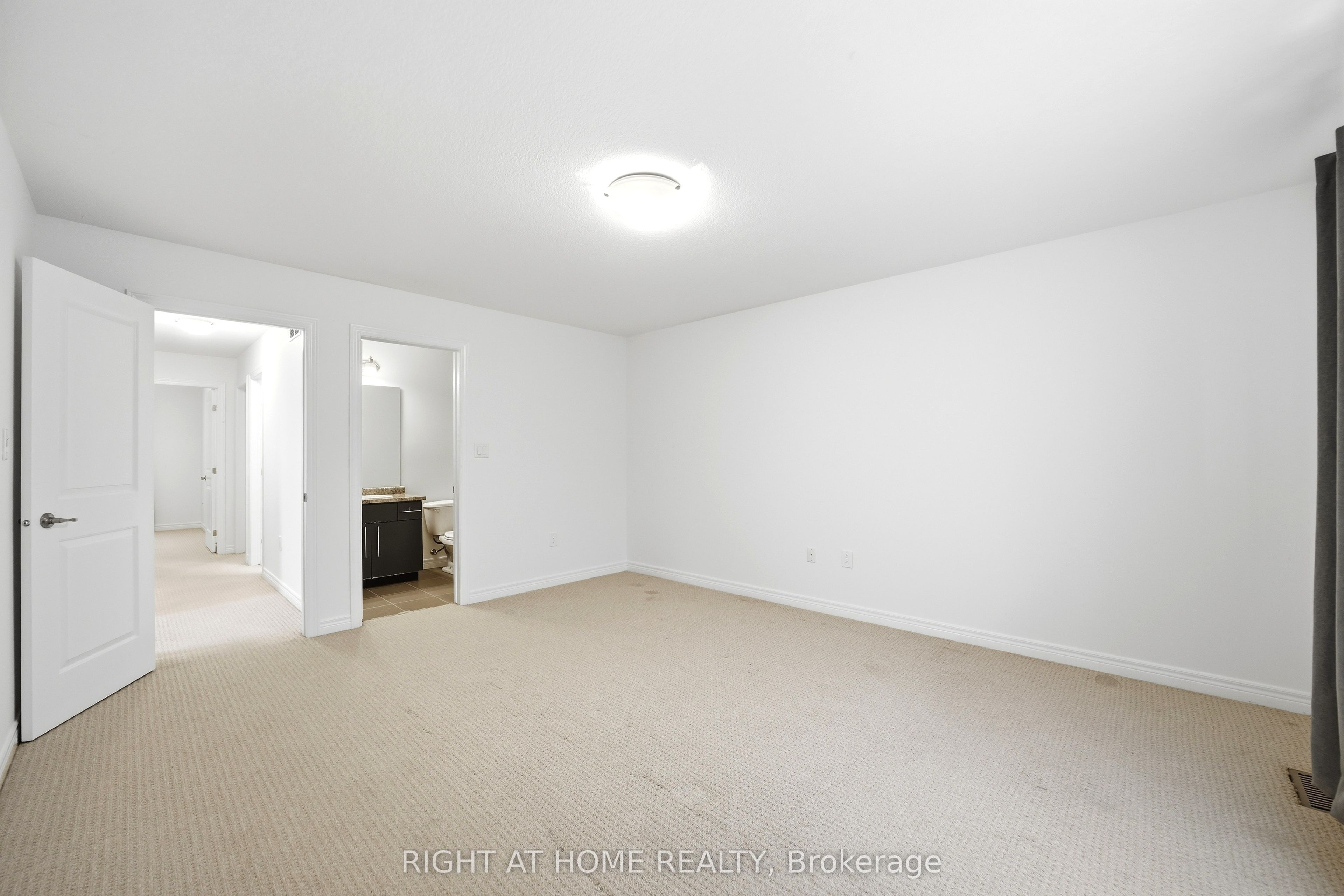 32 Rolling Lane Property Photo 21