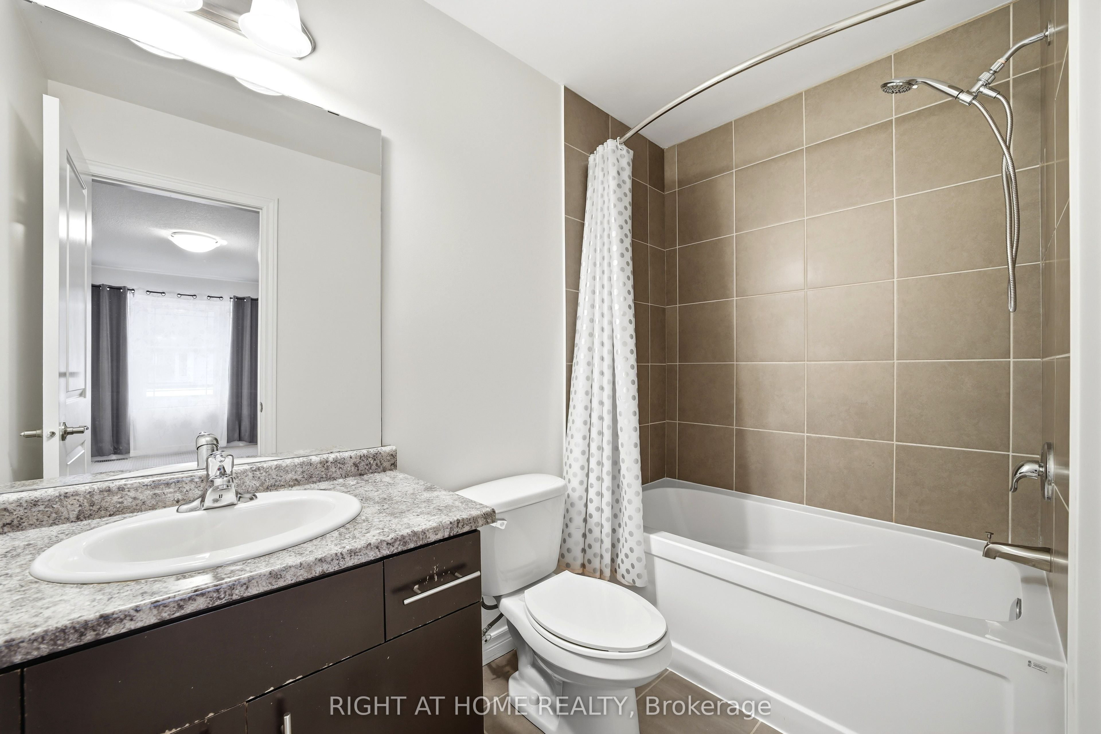 32 Rolling Lane Property Photo 24