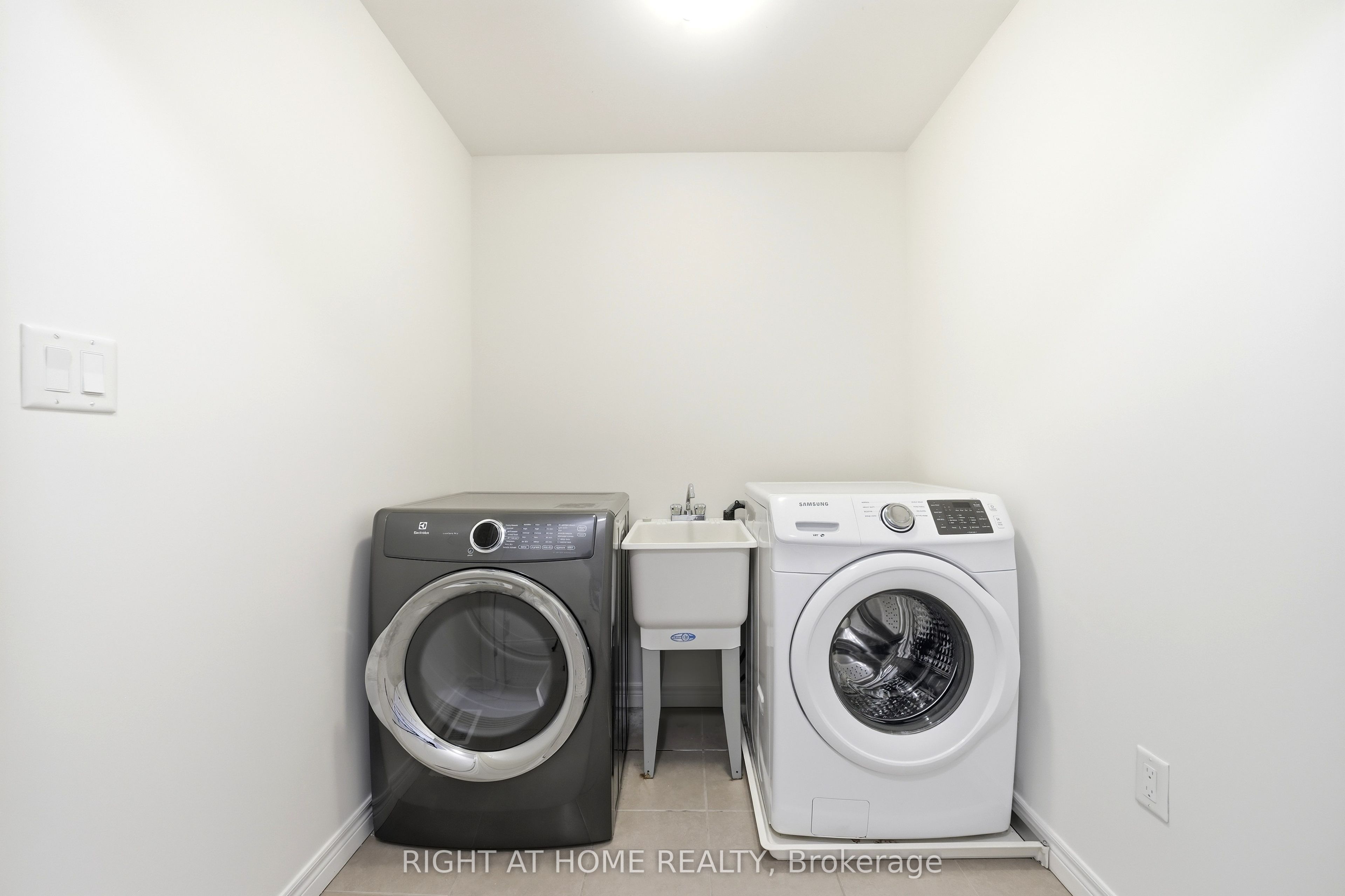32 Rolling Lane Property Photo 25