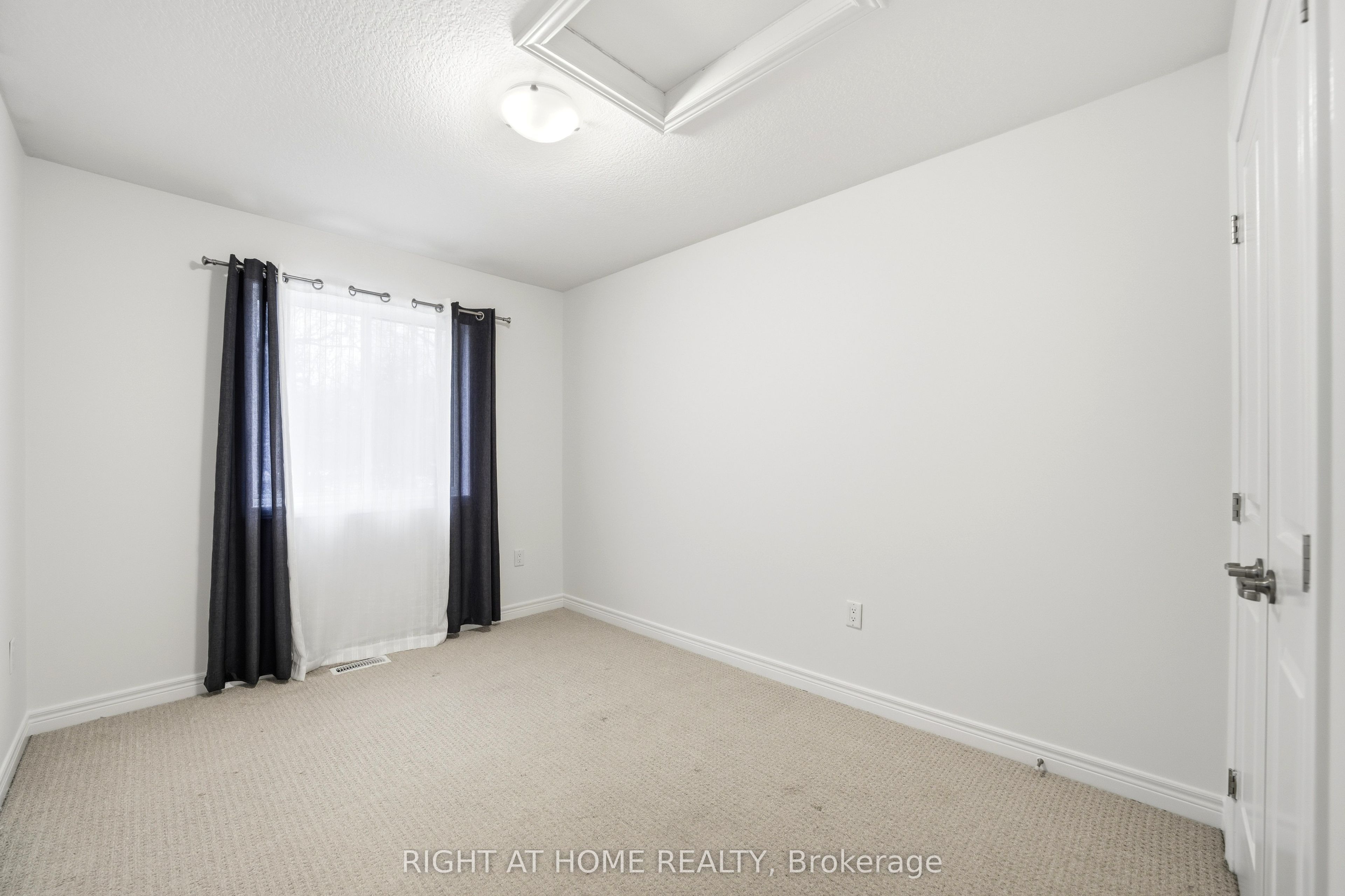 32 Rolling Lane Property Photo 27