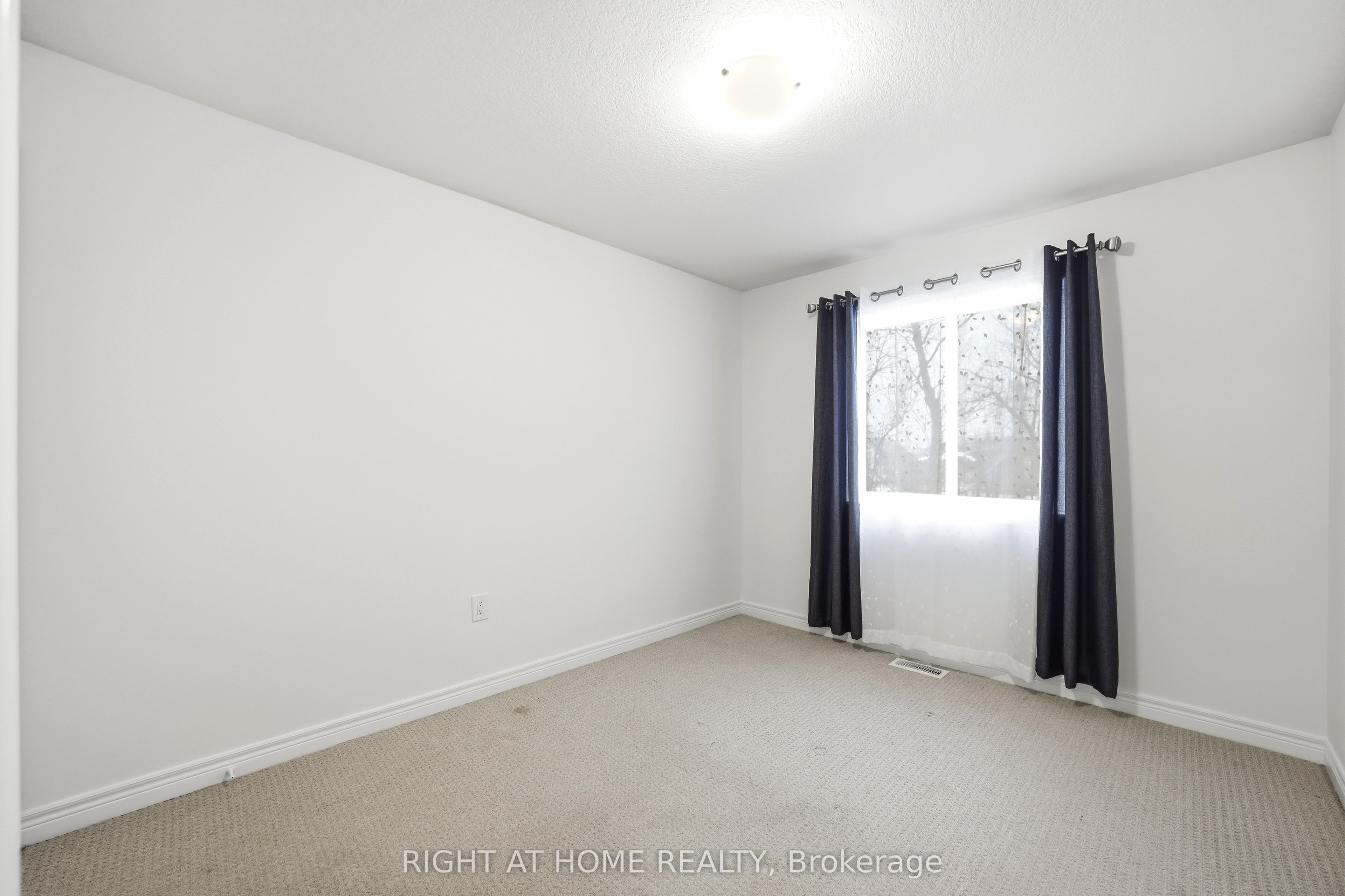 32 Rolling Lane Property Photo 30