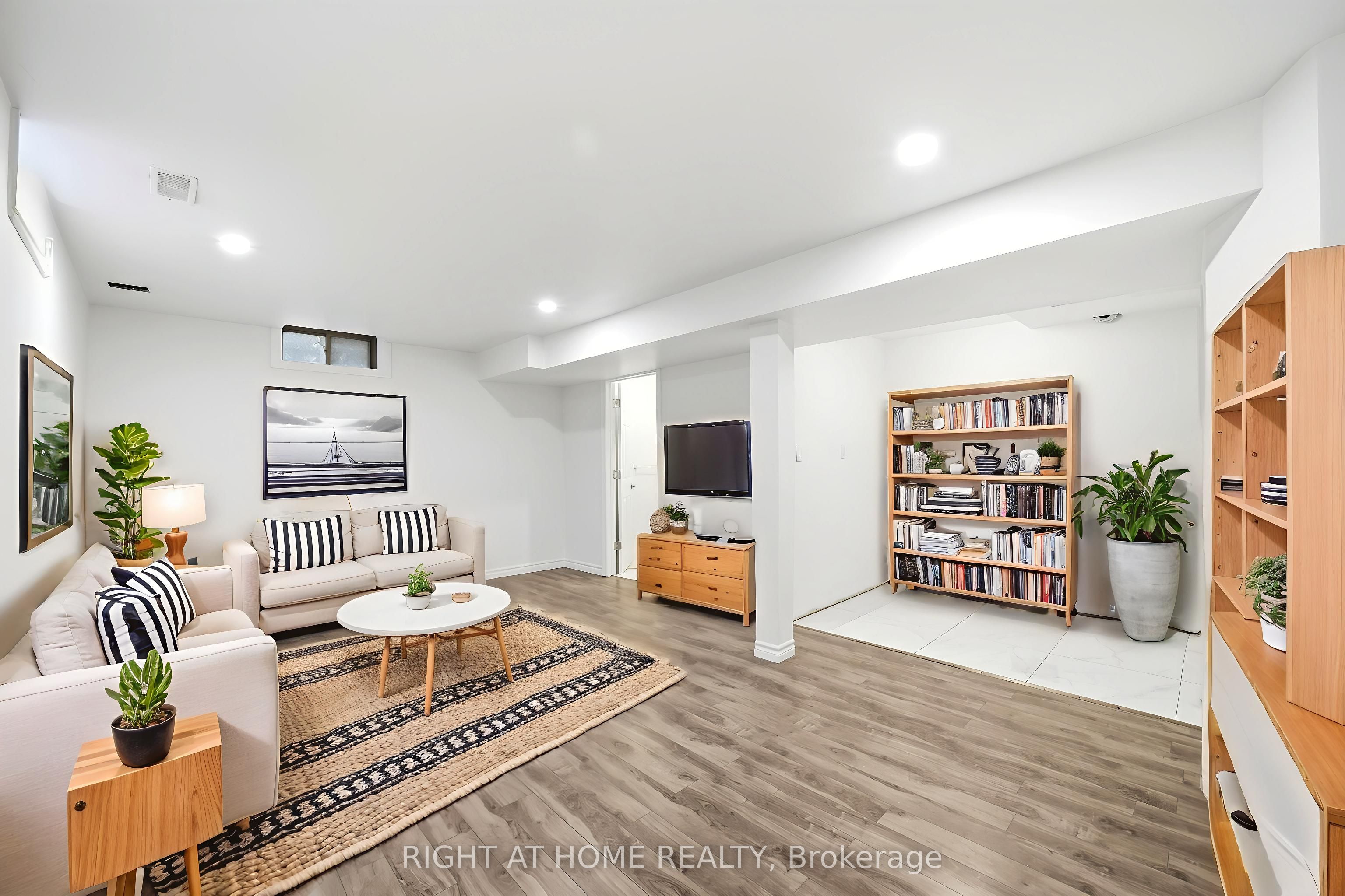 32 Rolling Lane Property Photo 35