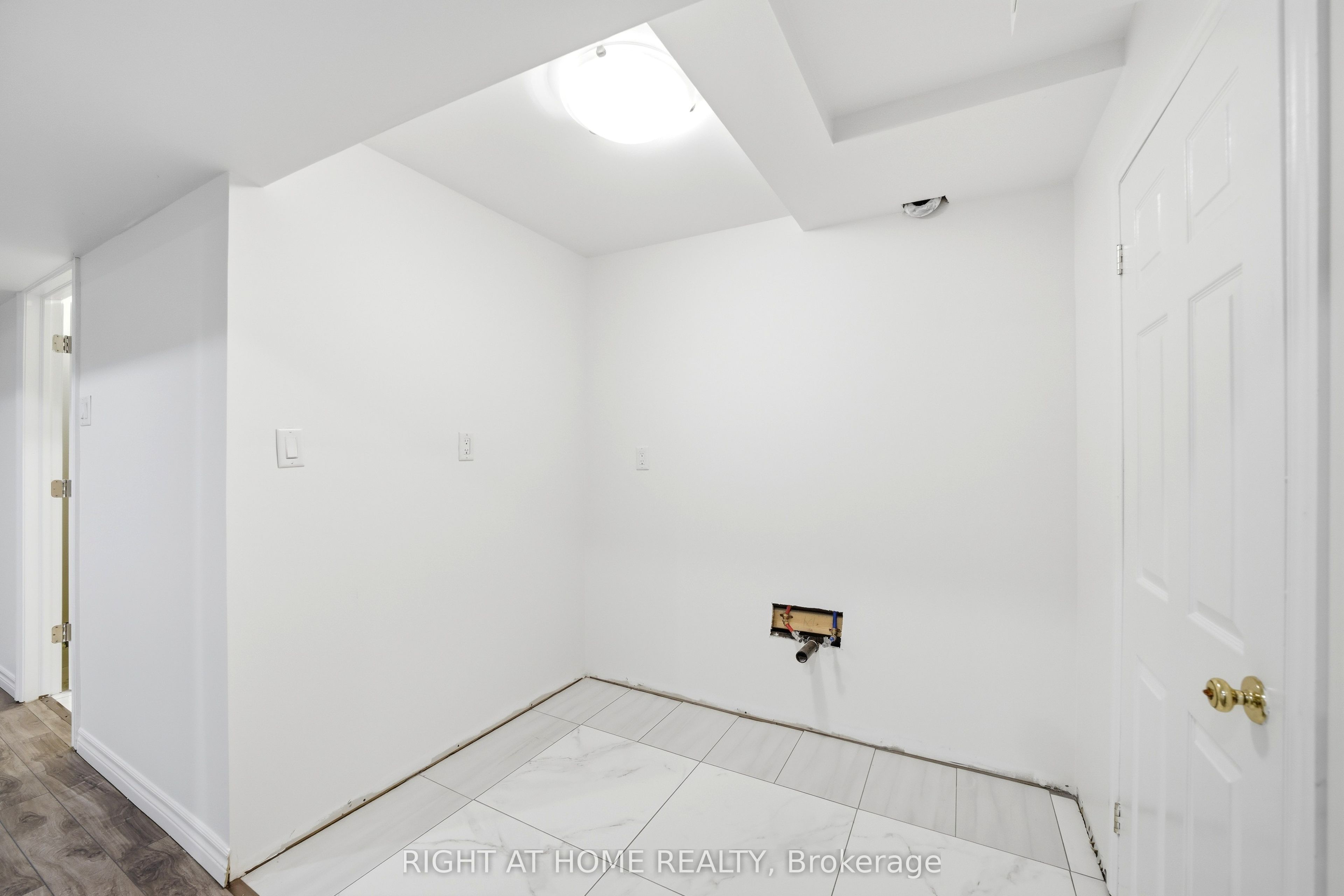 32 Rolling Lane Property Photo 37