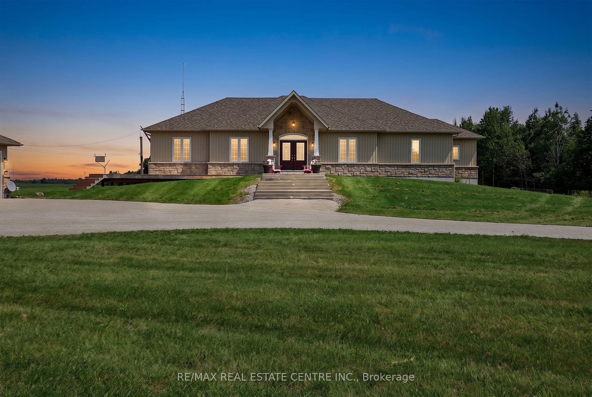 398019 5th Line Property Photo 1