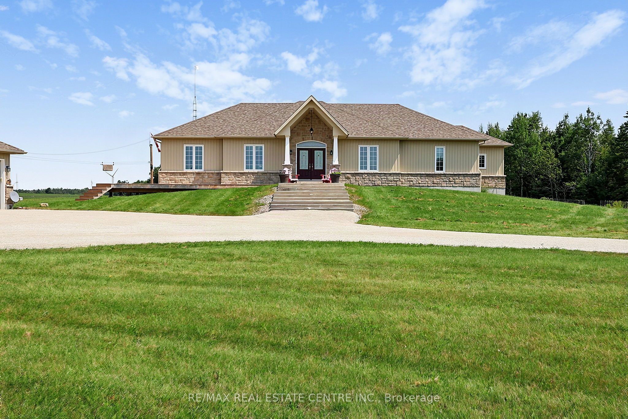 398019 5th Line Property Photo 5