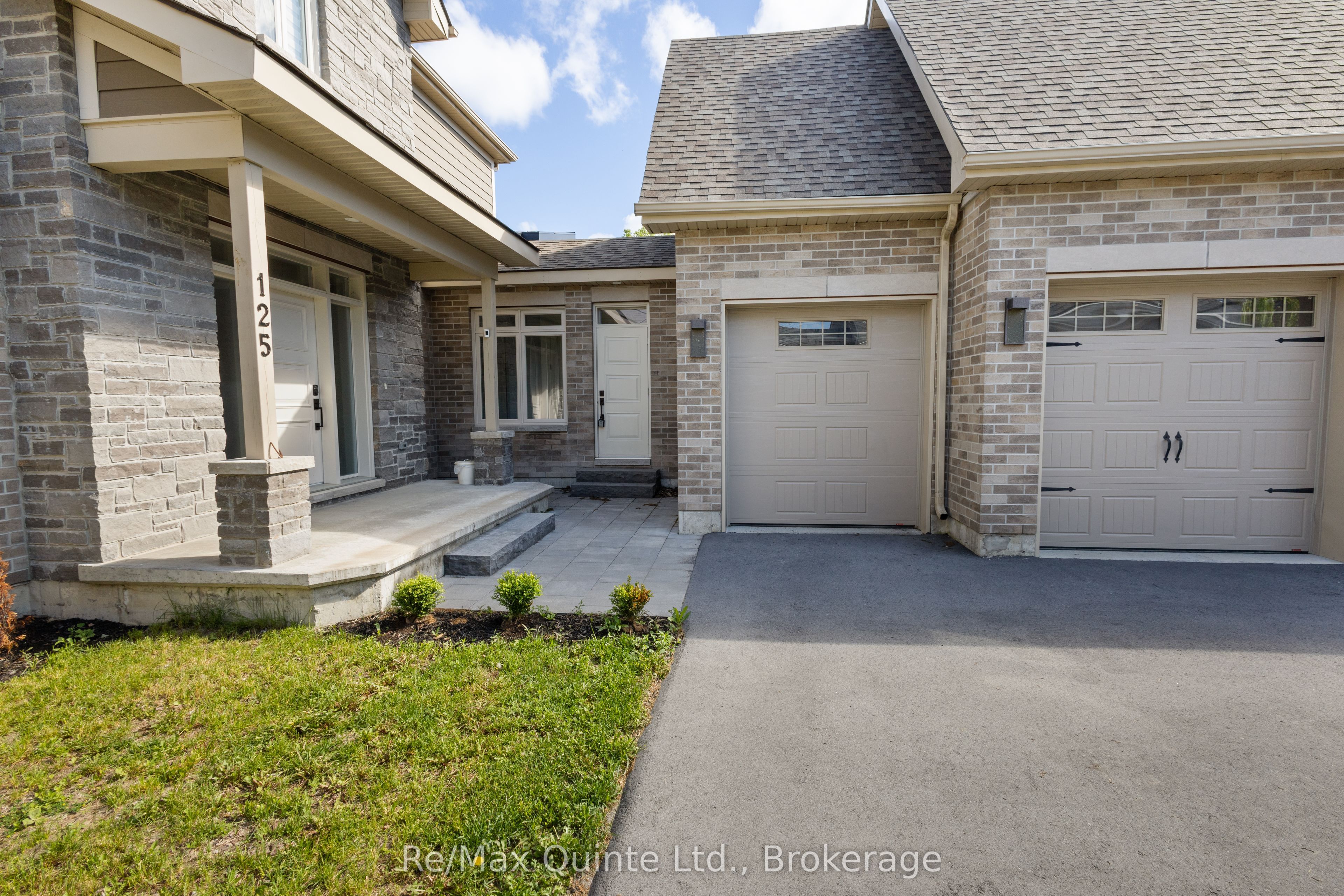 125 Villeneuve Drive Property Photo 6